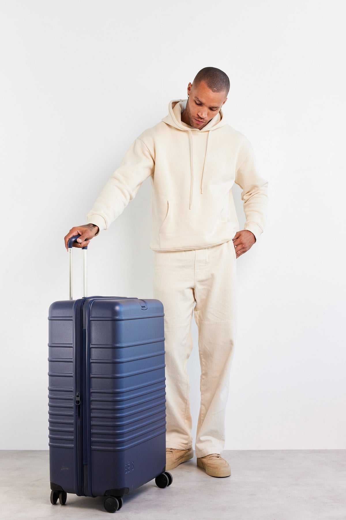 Resale The Large Check-In Roller in Navy - Image 7
