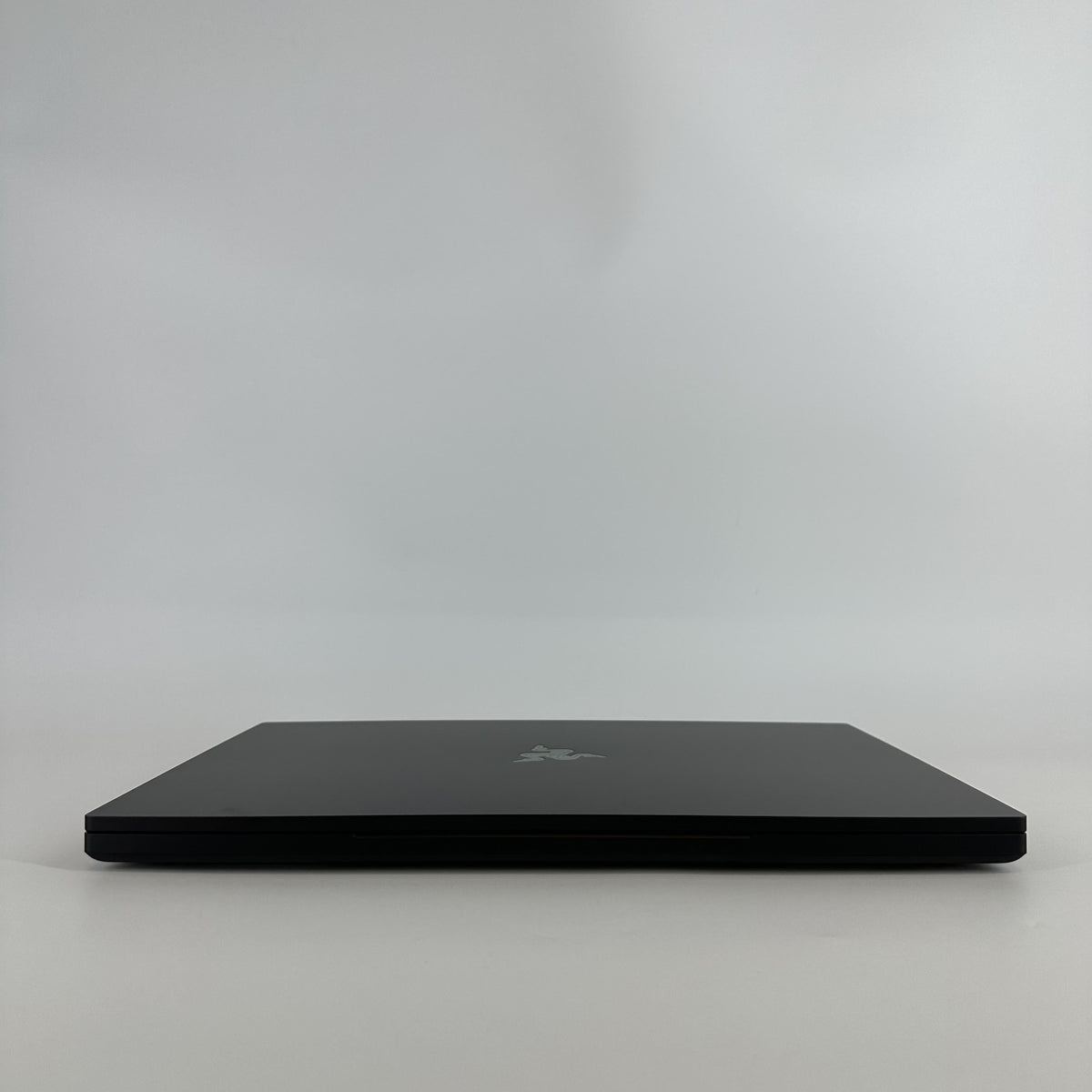 Razer Blade 18 2024 Black 2.2 GHz Intel Core i9 14th Gen. 32GB RAM 2TB Solid State Drive NVIDIA GeForce RTX 4090 16 - Image 9