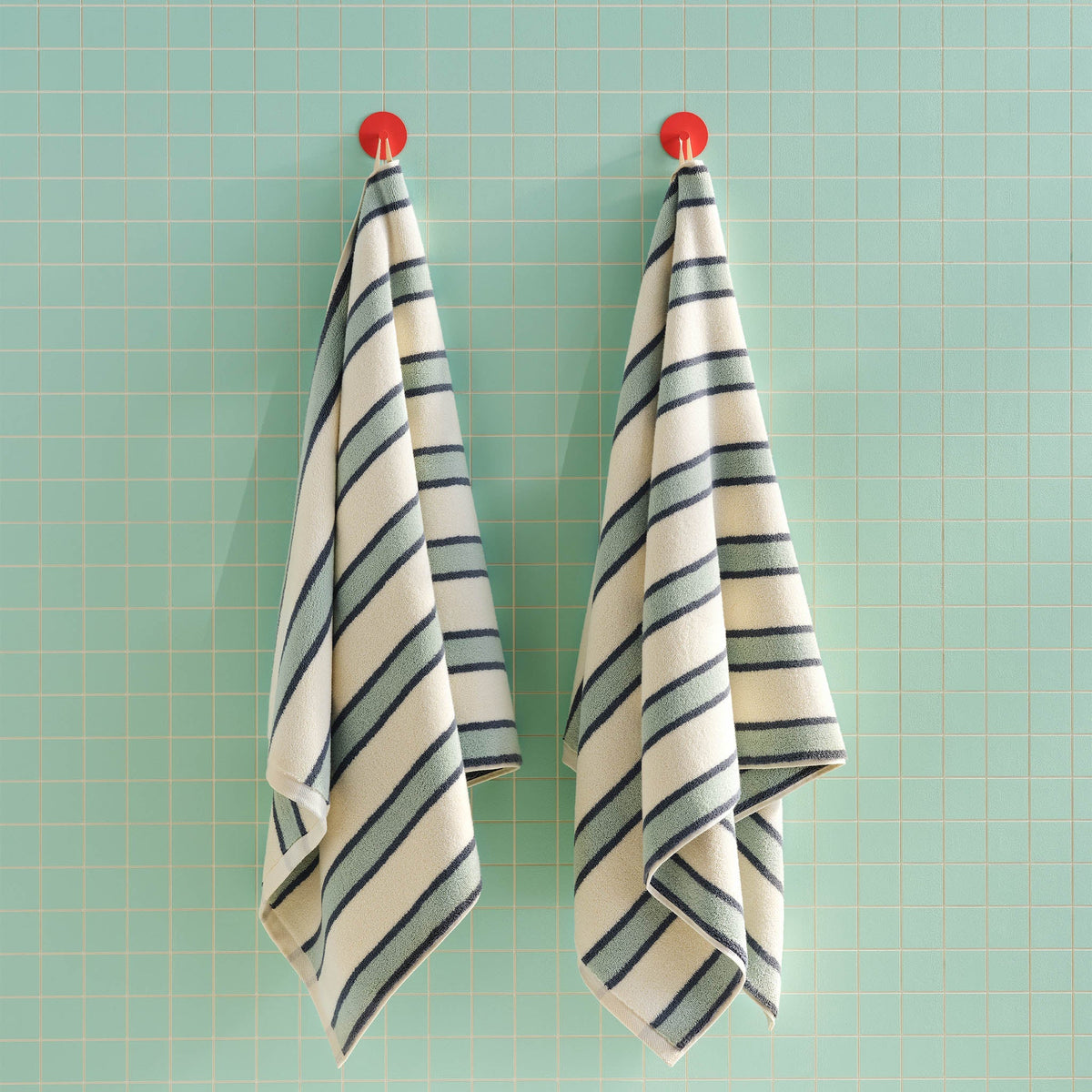Super-Plush Set of 4 Bath Towel Bundle - Image 2