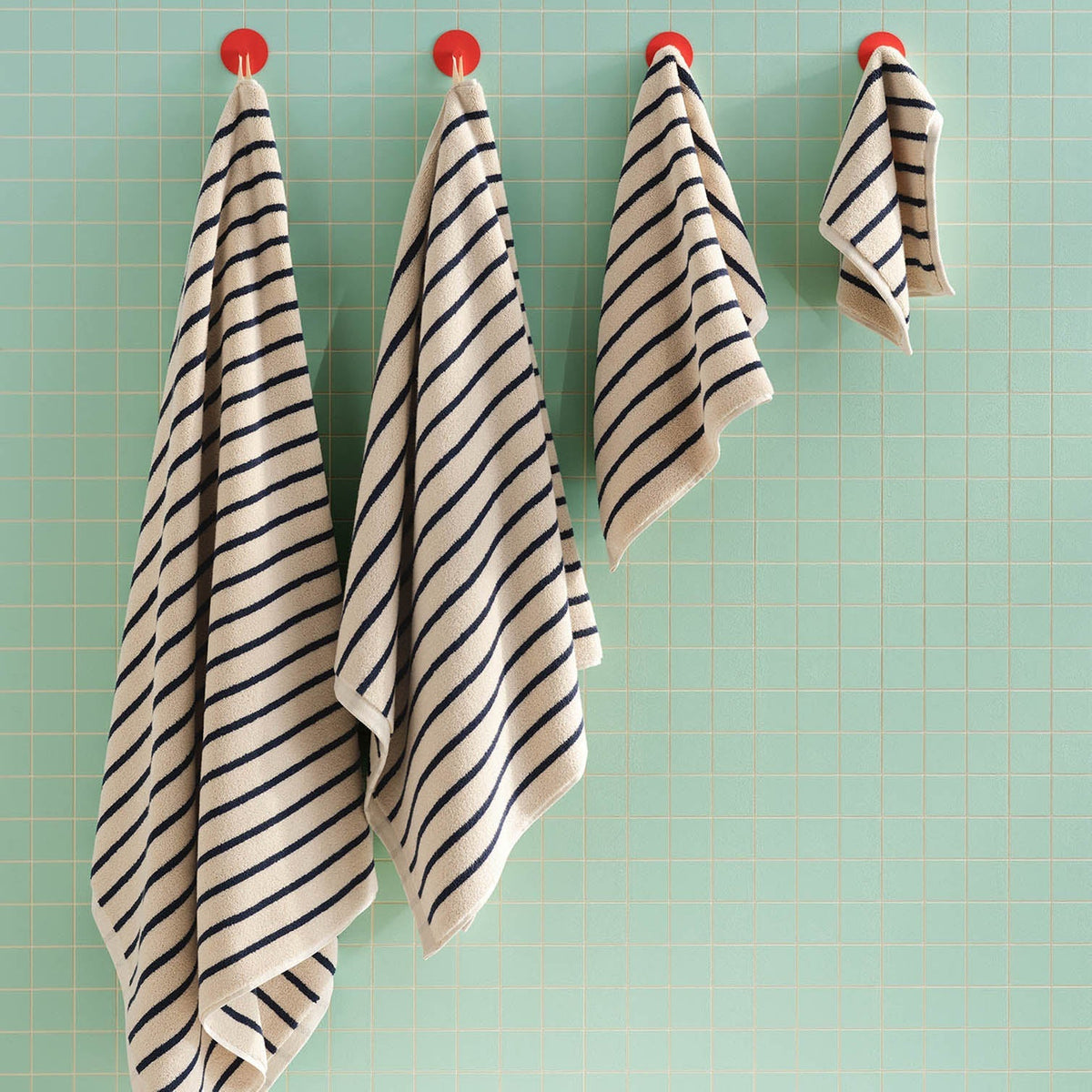 Super-Plush Set of 4 Bath Towel Bundle - Image 3