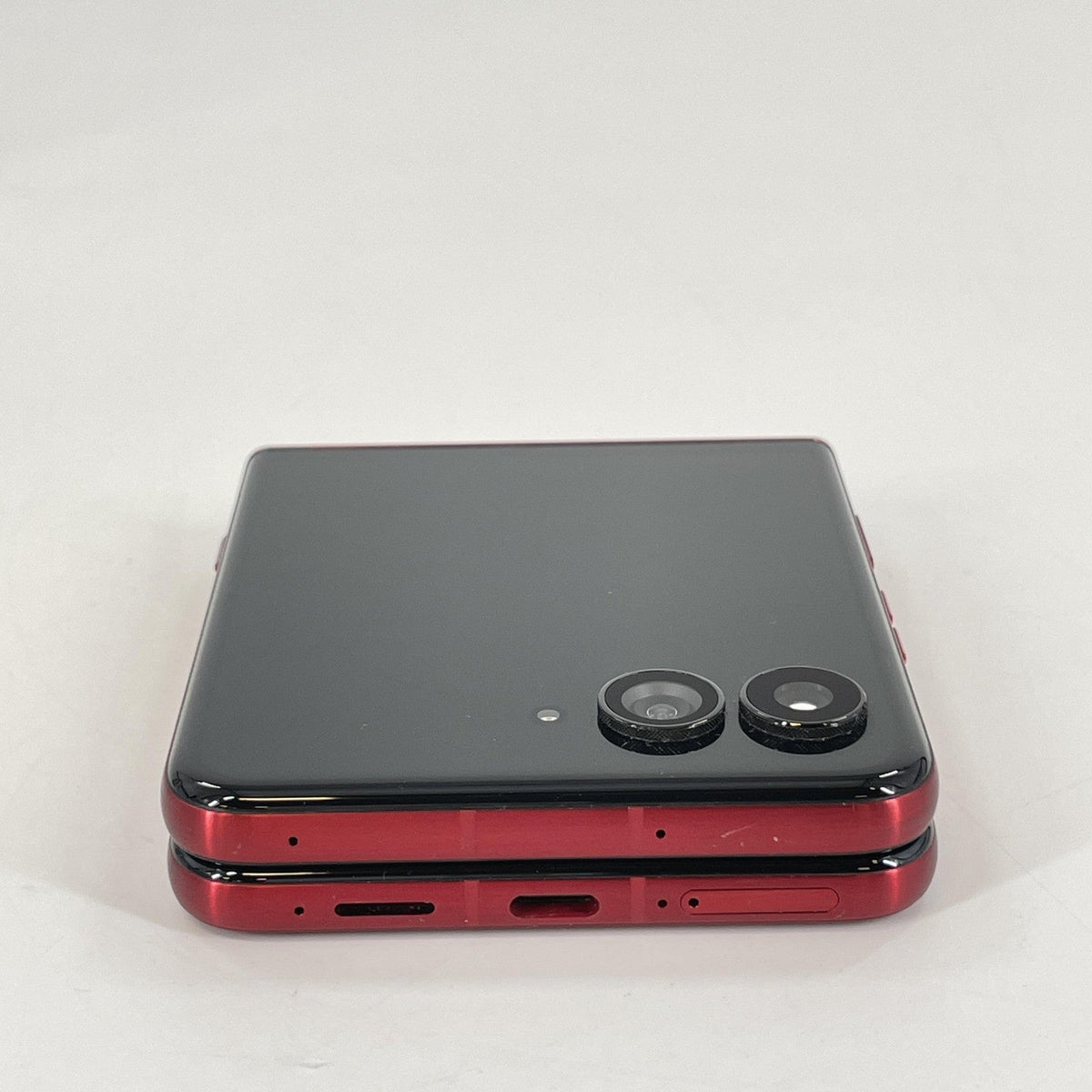 Motorola Razr Ultra (2025) 1TB Red (GSM Unlocked) - Image 9