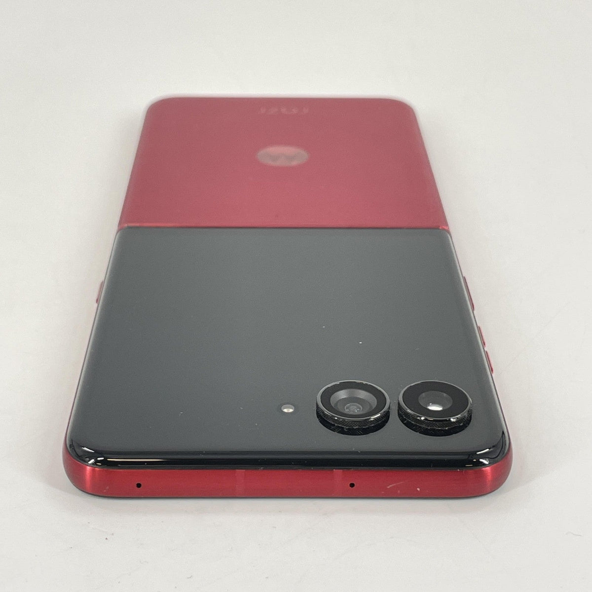 Motorola Razr Ultra (2025) 1TB Red (GSM Unlocked) - Image 12