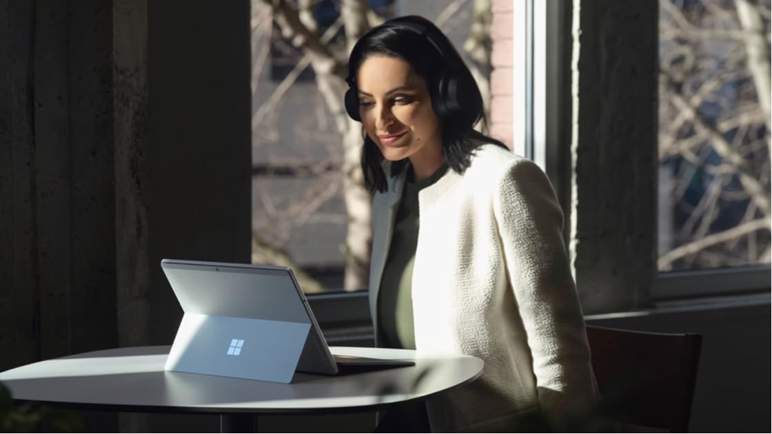 Microsoft Surface Pro 4 - 12.3" - 128GB - Intel Core i5 - Silver - CR5-00001 - Image 2