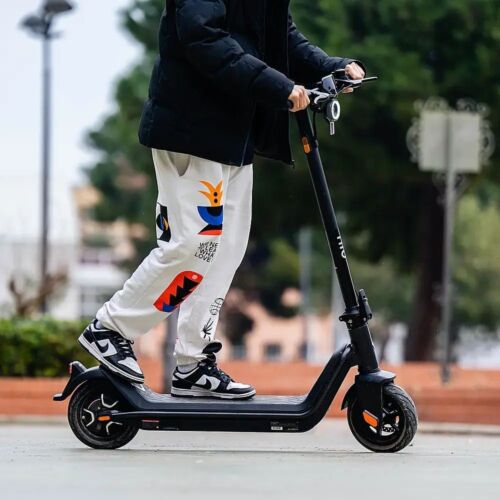 NIU - KQi3 Pro Foldable Electric Kick Scooter w/ 31 mi Max Operating Range & 20 mph Max Speed - Black - K3P31EB1A11 - Image 7
