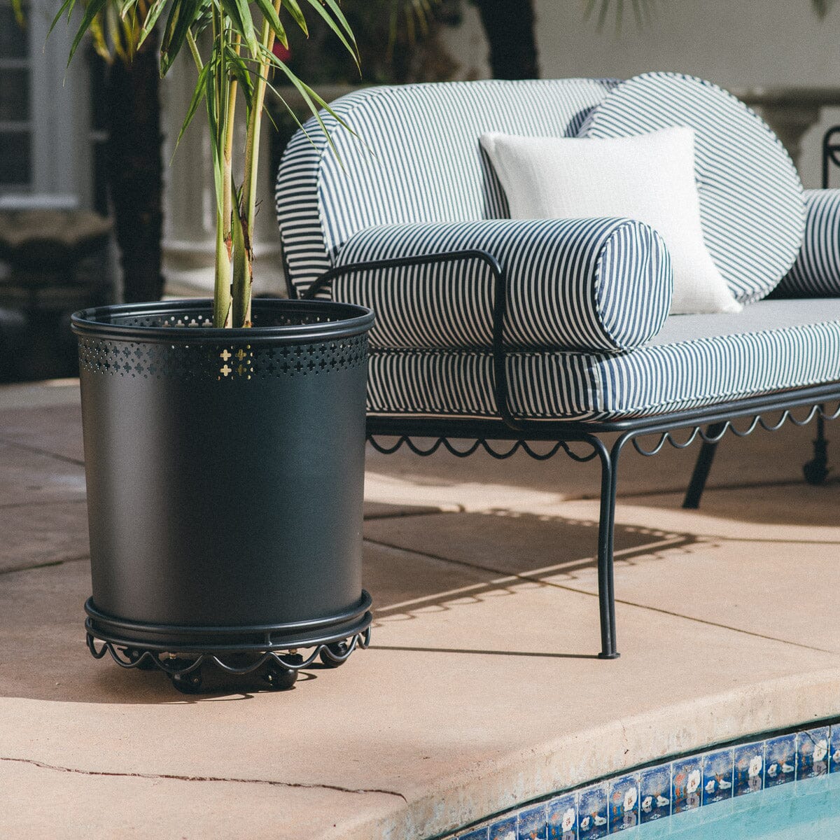 The Al Fresco Large Planter - Image 2