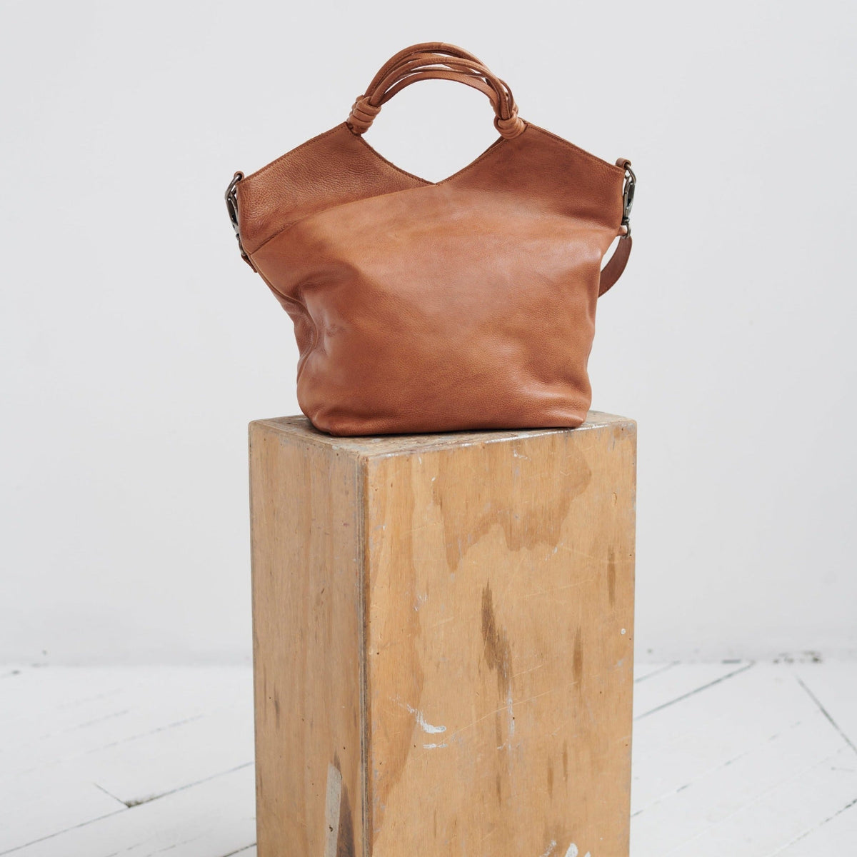 Nash Leather Crossbody Bag - Image 3