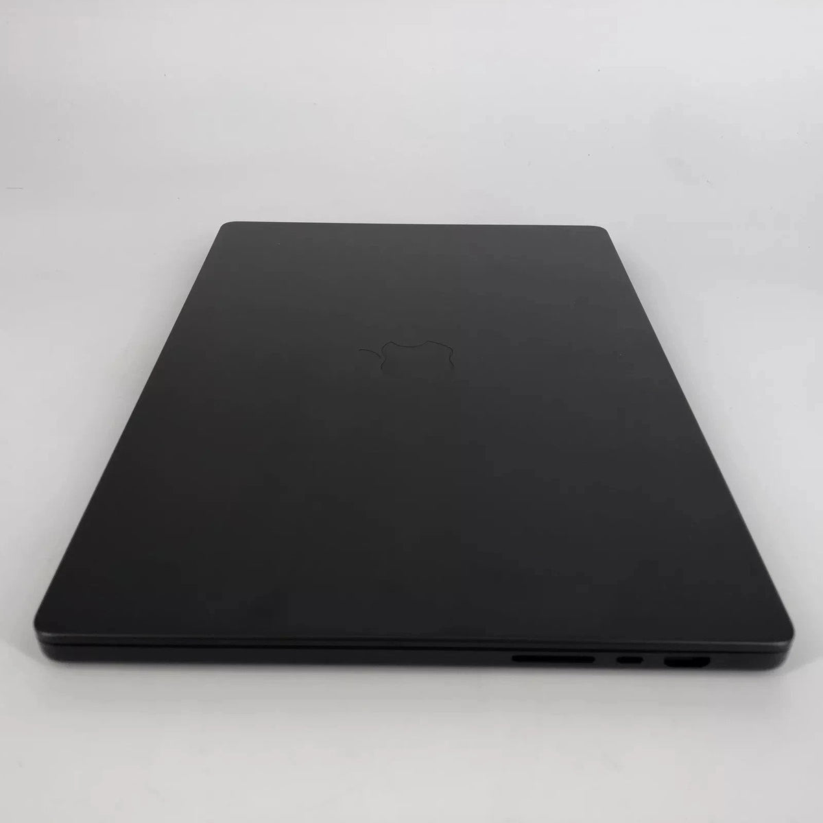 Apple MacBook Pro 16 2026 Space Black M5 Max 18-Core CPU 48GB Unified Memory 2TB Solid State Drive 40-Core GPU - Image 10