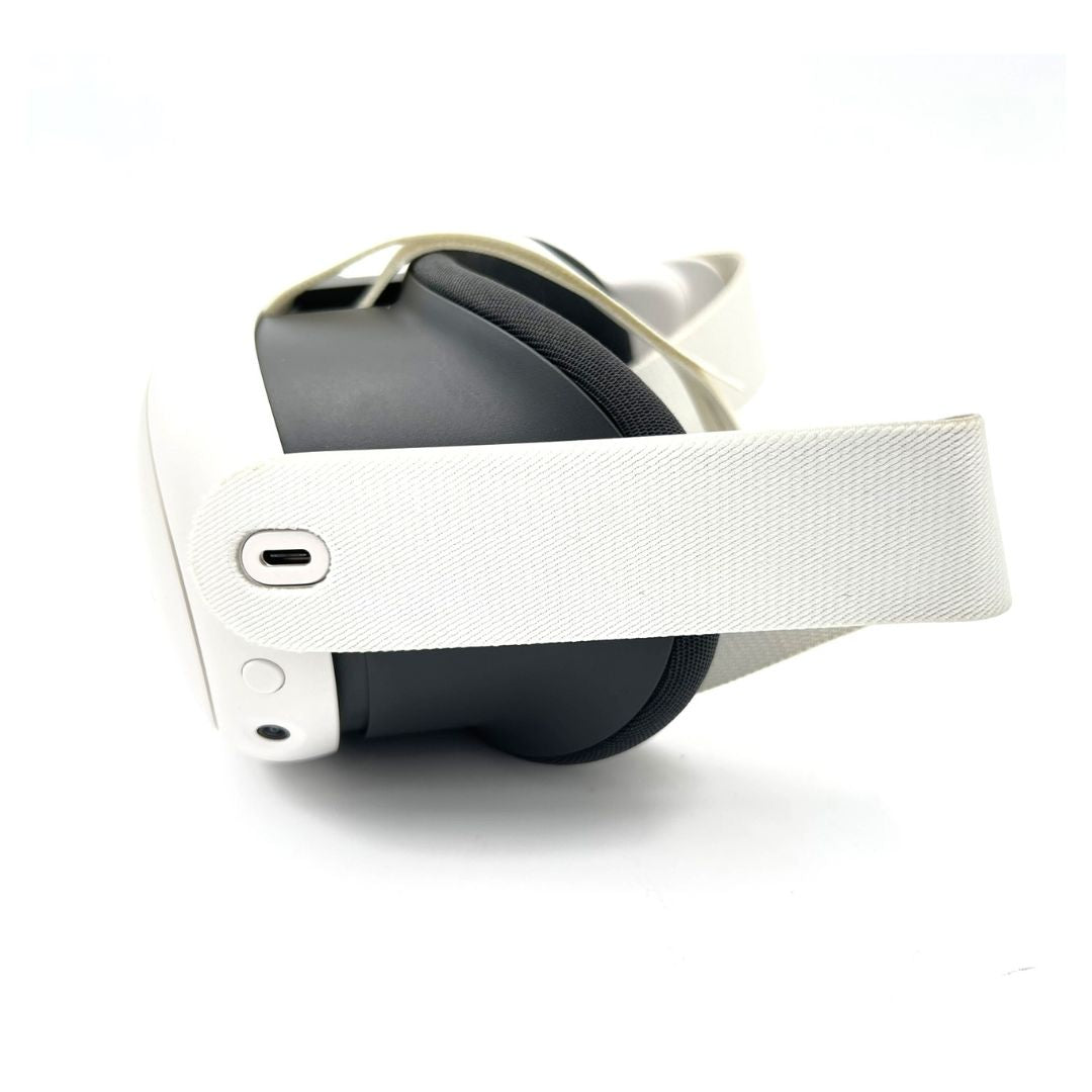 Meta - Quest 3 Breakthrough Mixed Reality - 128GB - White - 899-00579-01 - Image 3