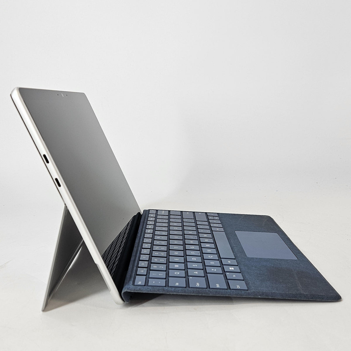 Microsoft Surface Pro 9 13 Platinum WiFi 2.6 GHz Intel Core i7 12th Gen. 16GB RAM 256GB Solid State Drive - Image 3