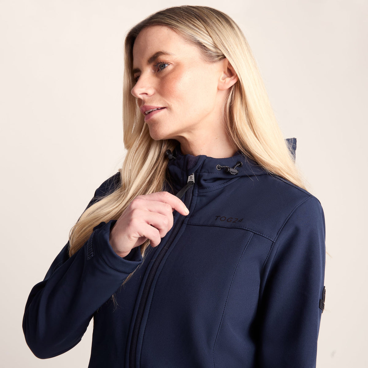 Keld Womens Shower Resistant Hooded Softshell Jacket - Navy - Image 5