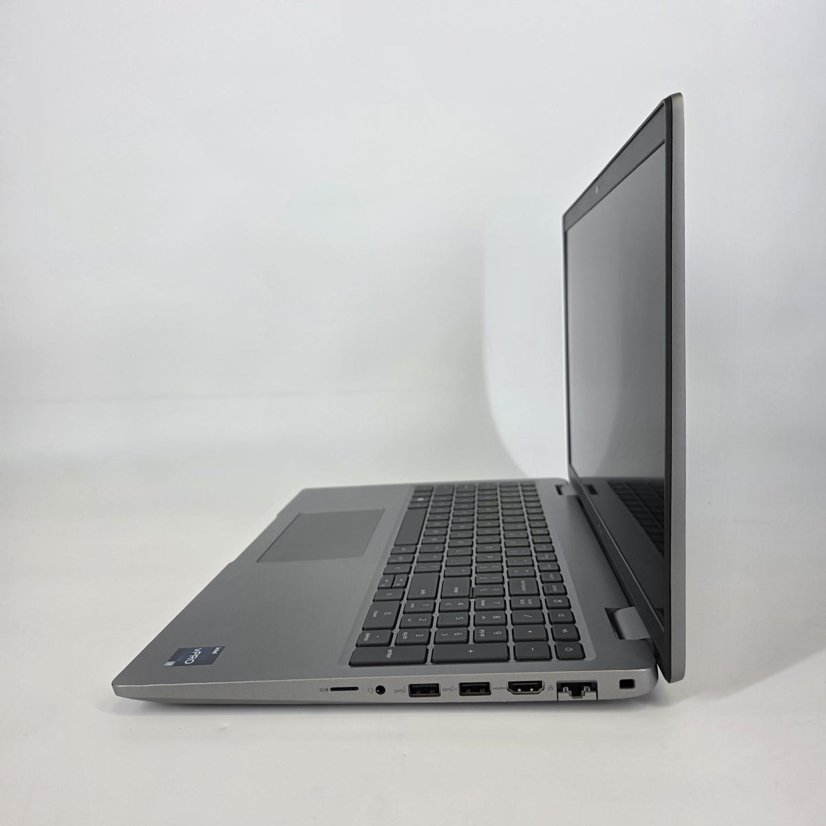 Dell Latitude 5540 15.6 Silver 1.9 GHz Intel Core i7 13th Gen. 32GB RAM 1TB Solid State Drive - Image 4