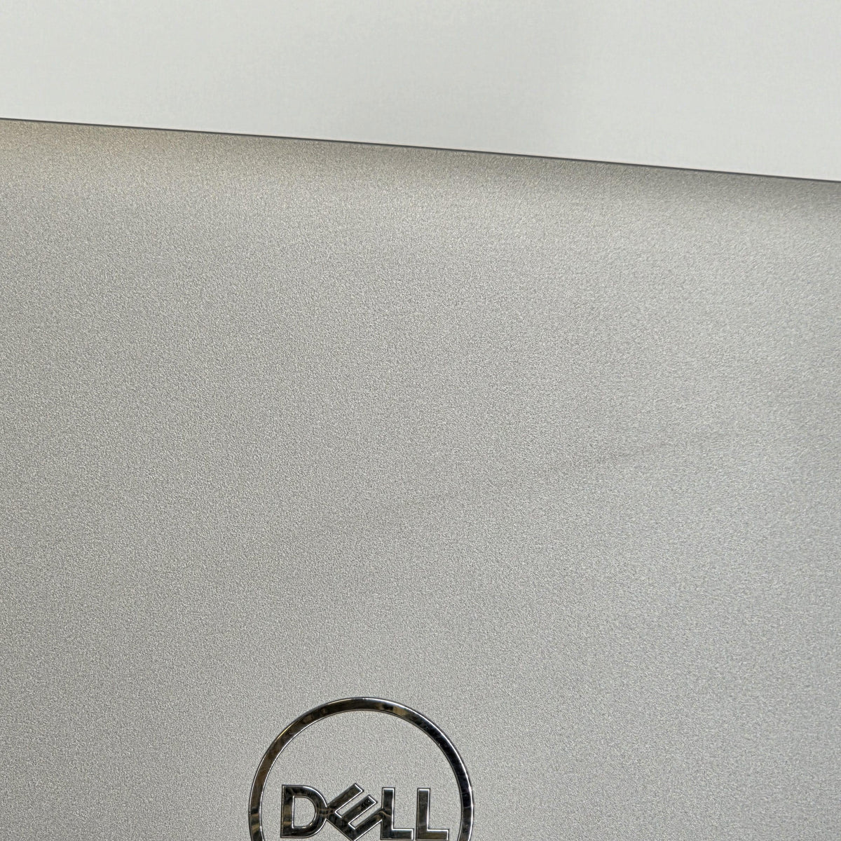 Dell Latitude 5540 15.6 Silver 1.9 GHz Intel Core i7 13th Gen. 32GB RAM 1TB Solid State Drive - Image 11