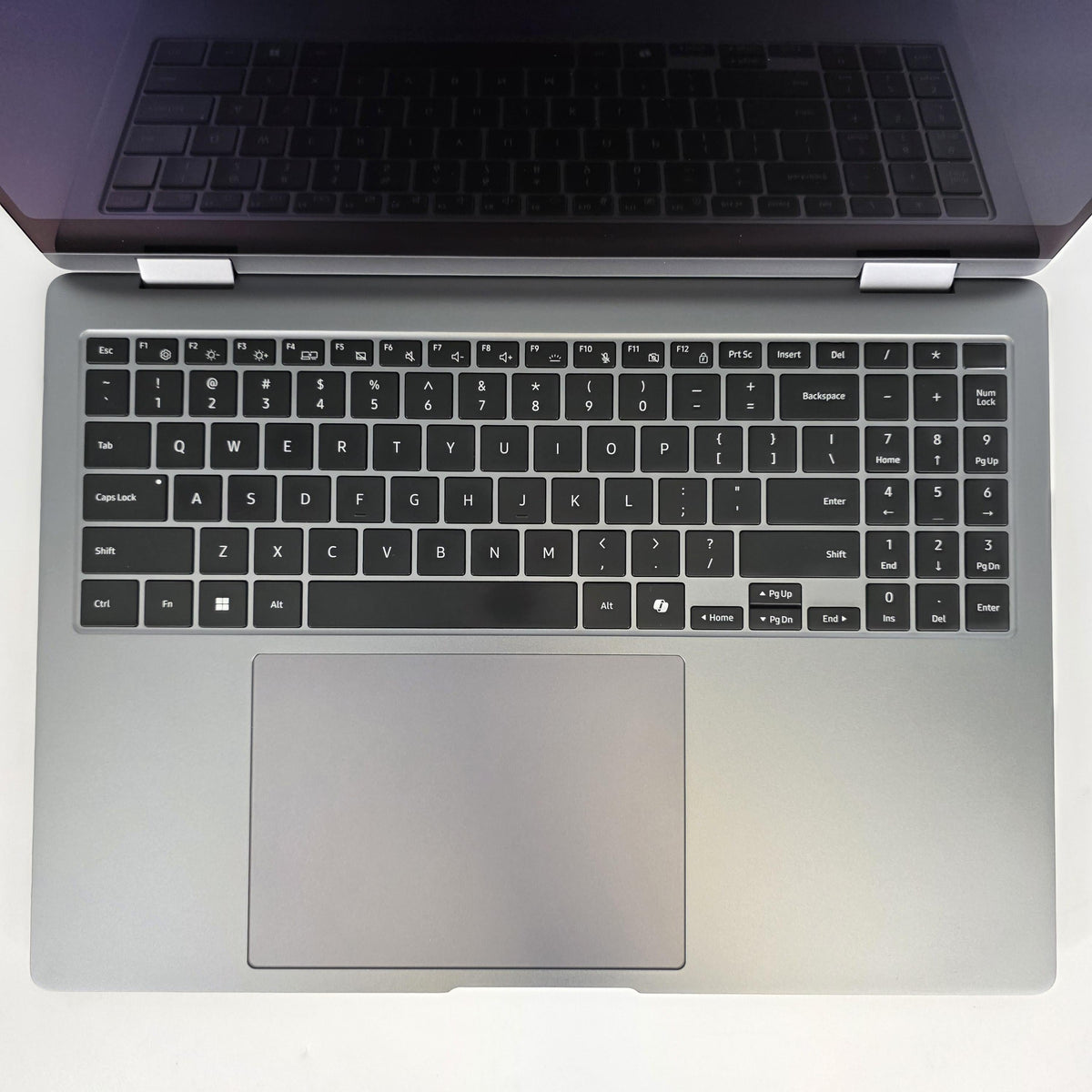 Samsung Galaxy Book5 Pro 360 16 Silver 2.2 GHz Intel Core Ultra 7 Series 2 16GB RAM 1TB Solid State Drive - Image 2