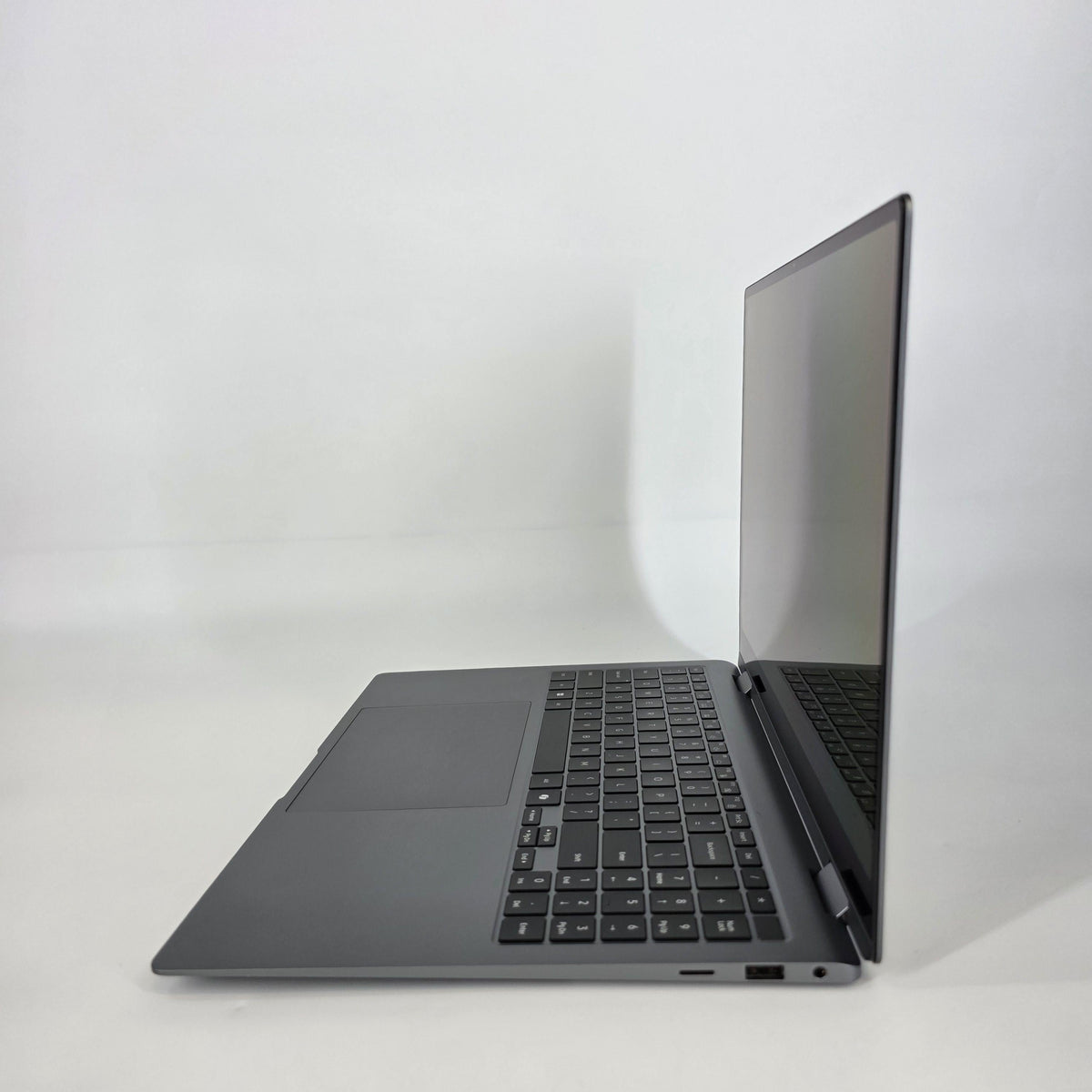 Samsung Galaxy Book5 Pro 360 16 Silver 2.2 GHz Intel Core Ultra 7 Series 2 16GB RAM 1TB Solid State Drive - Image 4