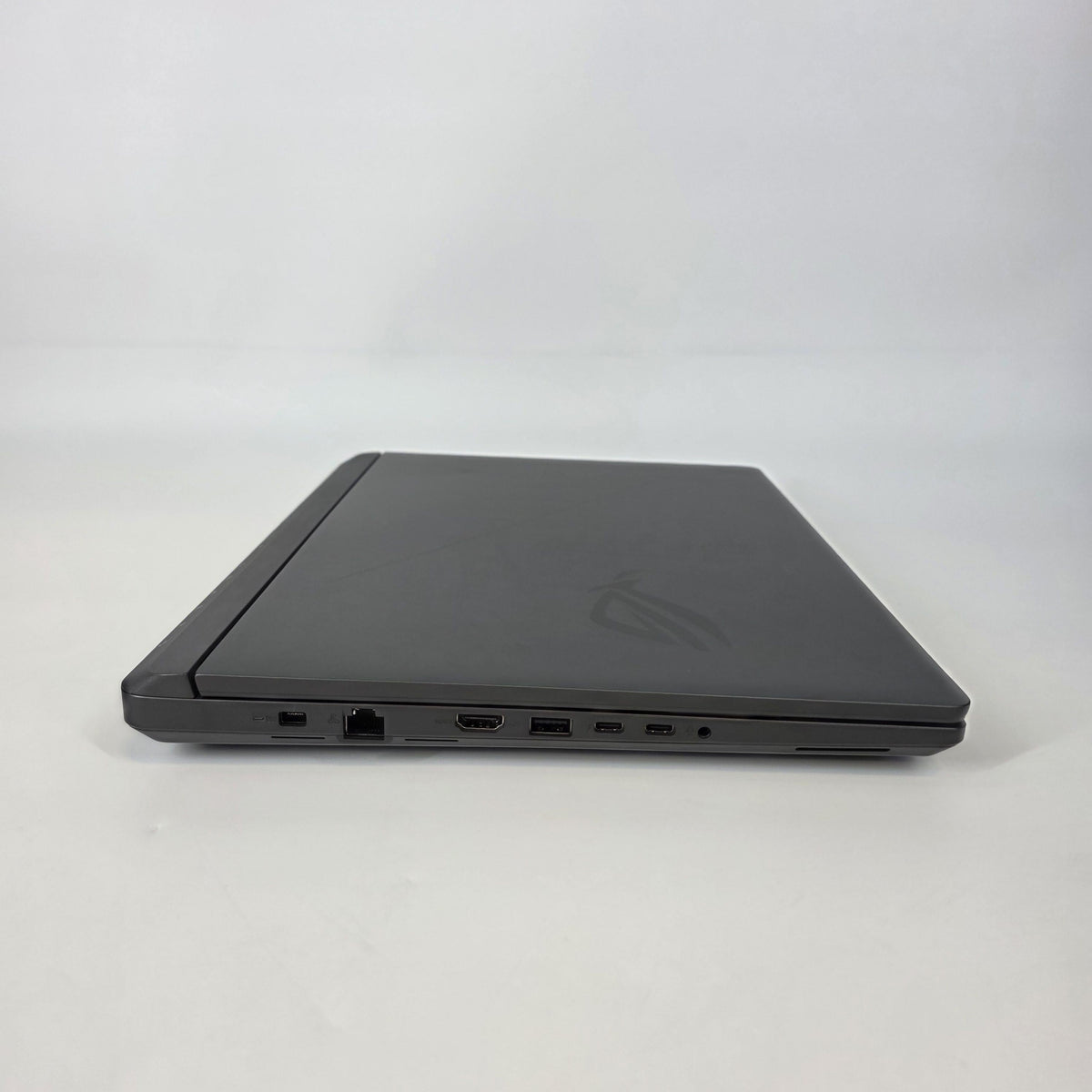 Asus ROG Strix G16 G615 16 Black 2.7 GHz Intel Core Ultra 9 Series 2 32GB RAM 1TB Solid State Drive NVIDIA GeForce - Image 10