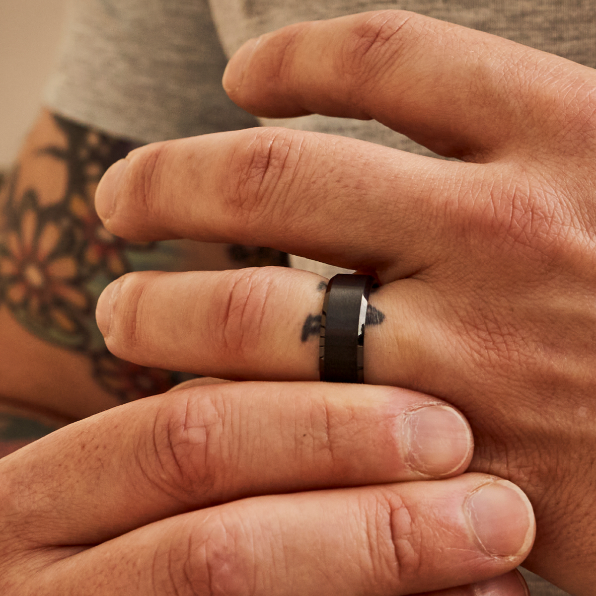 Ridge 8mm Beveled Ring Set - Royal Black - Image 3