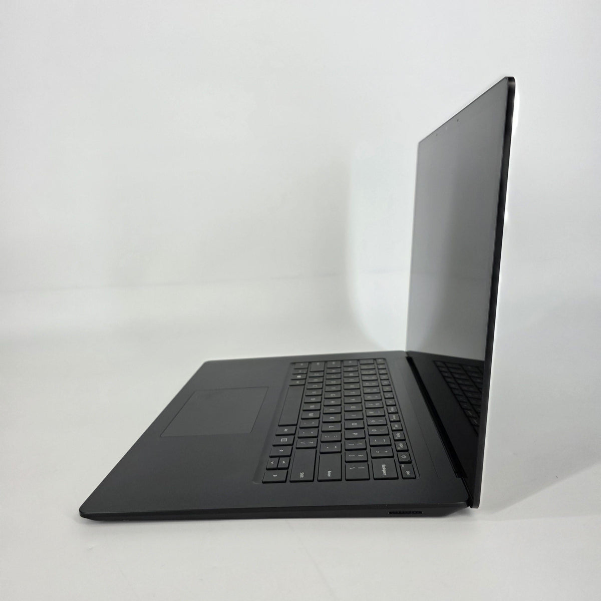 Microsoft Surface Laptop 4 15 Black 3.0 GHz Intel Core i7 11th Gen. 32GB RAM 1TB Solid State Drive - Image 4