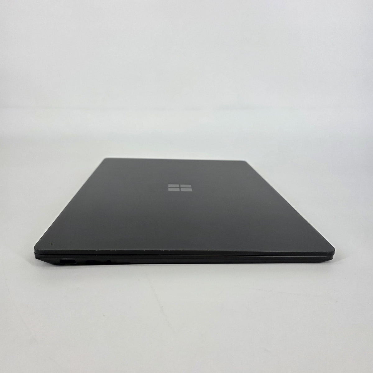 Microsoft Surface Laptop 4 15 Black 3.0 GHz Intel Core i7 11th Gen. 32GB RAM 1TB Solid State Drive - Image 9