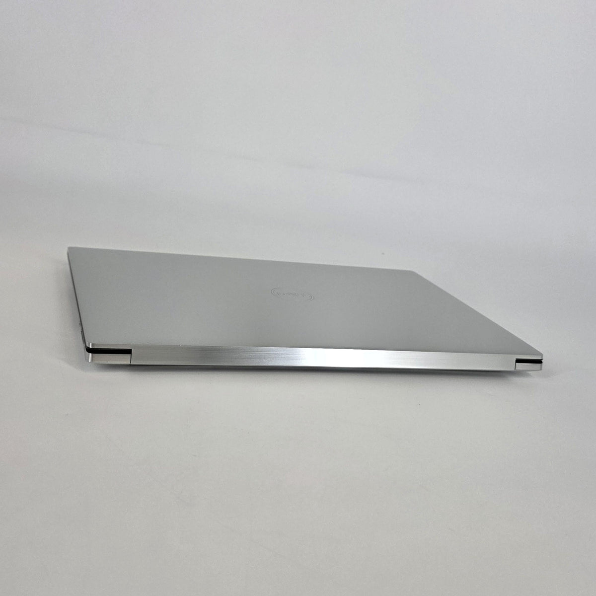 Dell XPS 15 9520 Silver 2.3 GHz Intel Core i7 12th Gen. 64GB RAM 1TB Solid State Drive NVIDIA GeForce RTX 3050 4 GB - Image 8