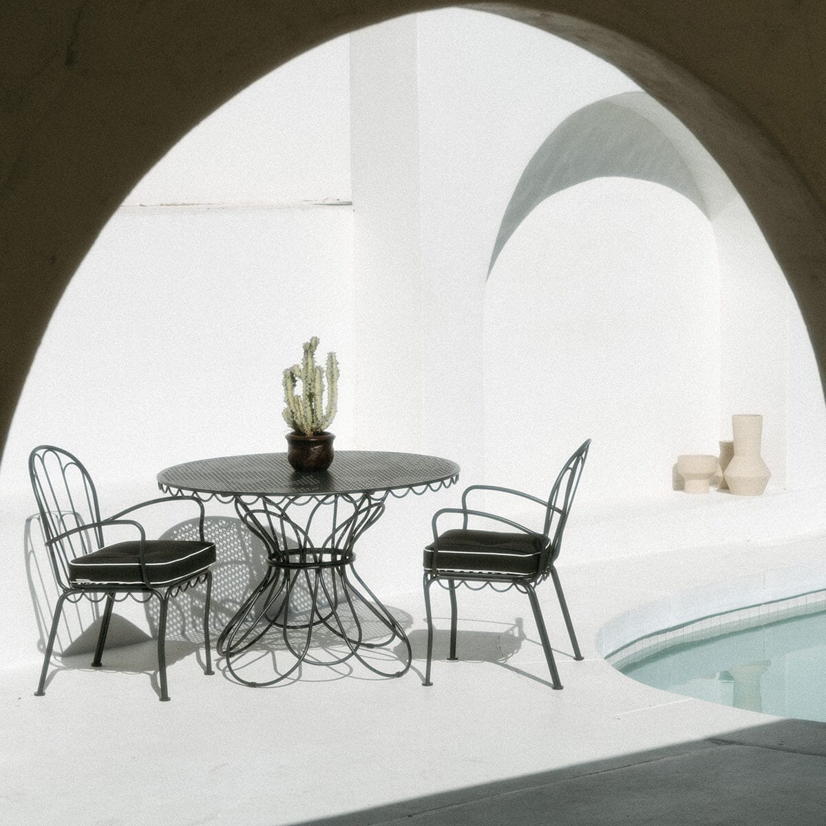 The Al Fresco Round Dining Set - Image 3