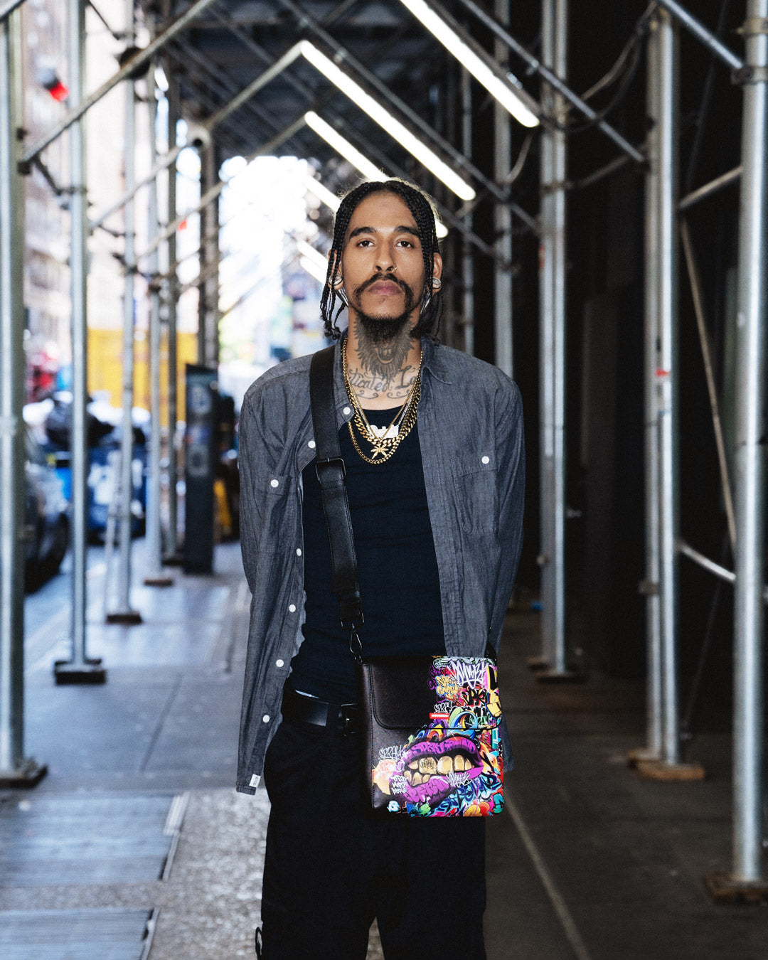 Half Graf Lips Messenger Bag - Image 6
