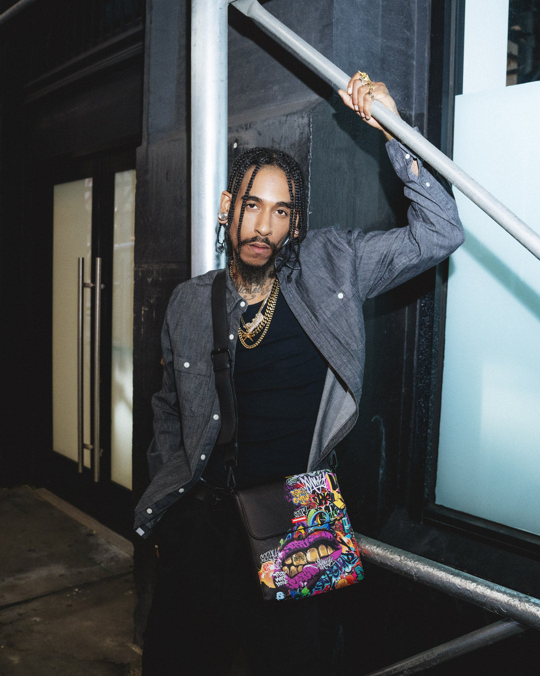 Half Graf Lips Messenger Bag - Image 8