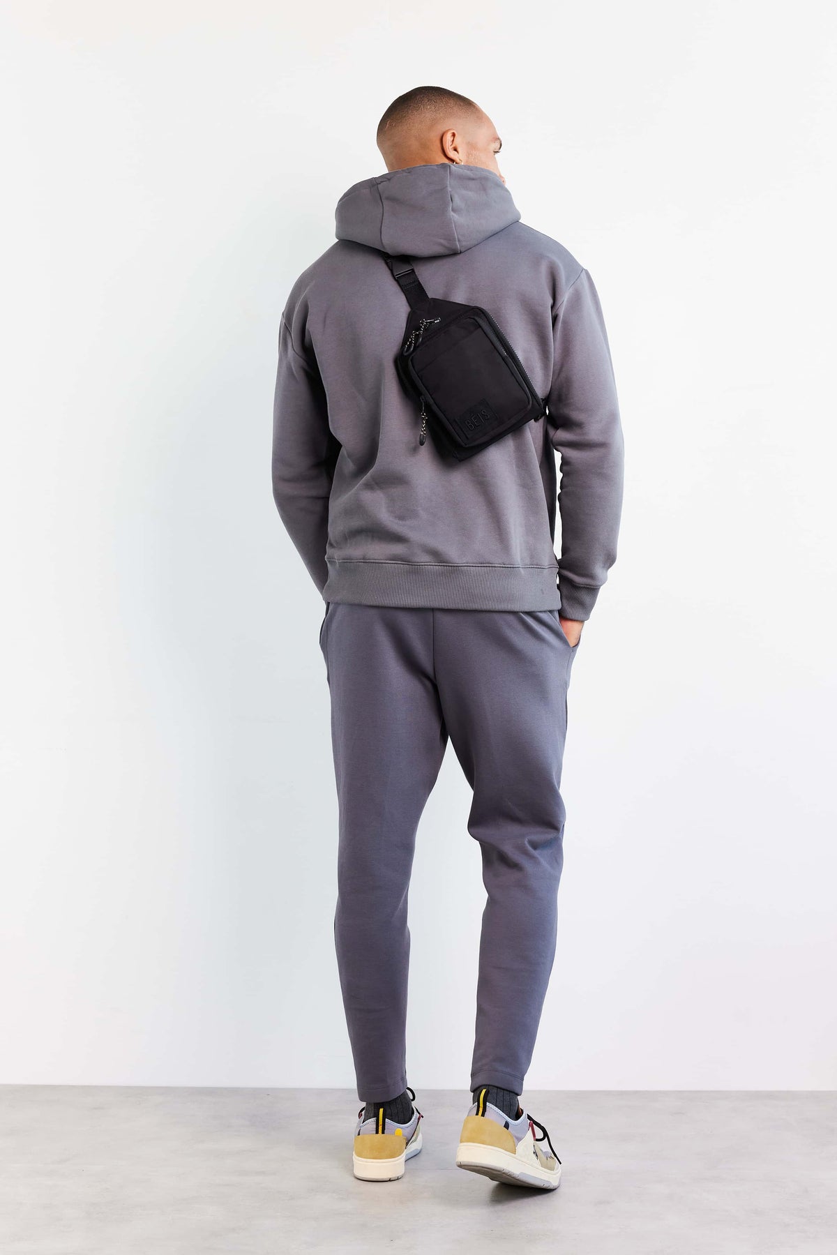 The Sport Sling in Black - Image 5