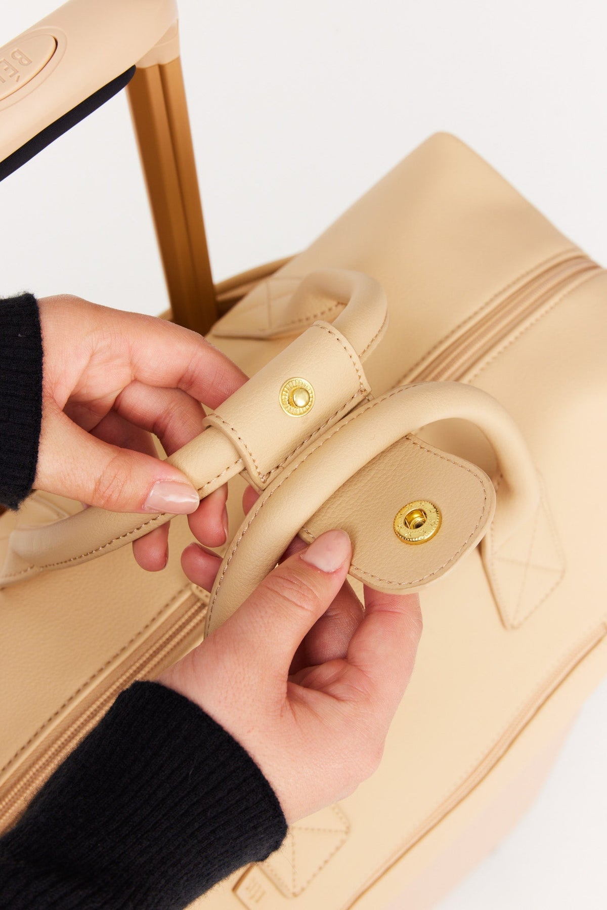 The Premium Duffle in Beige - Image 9