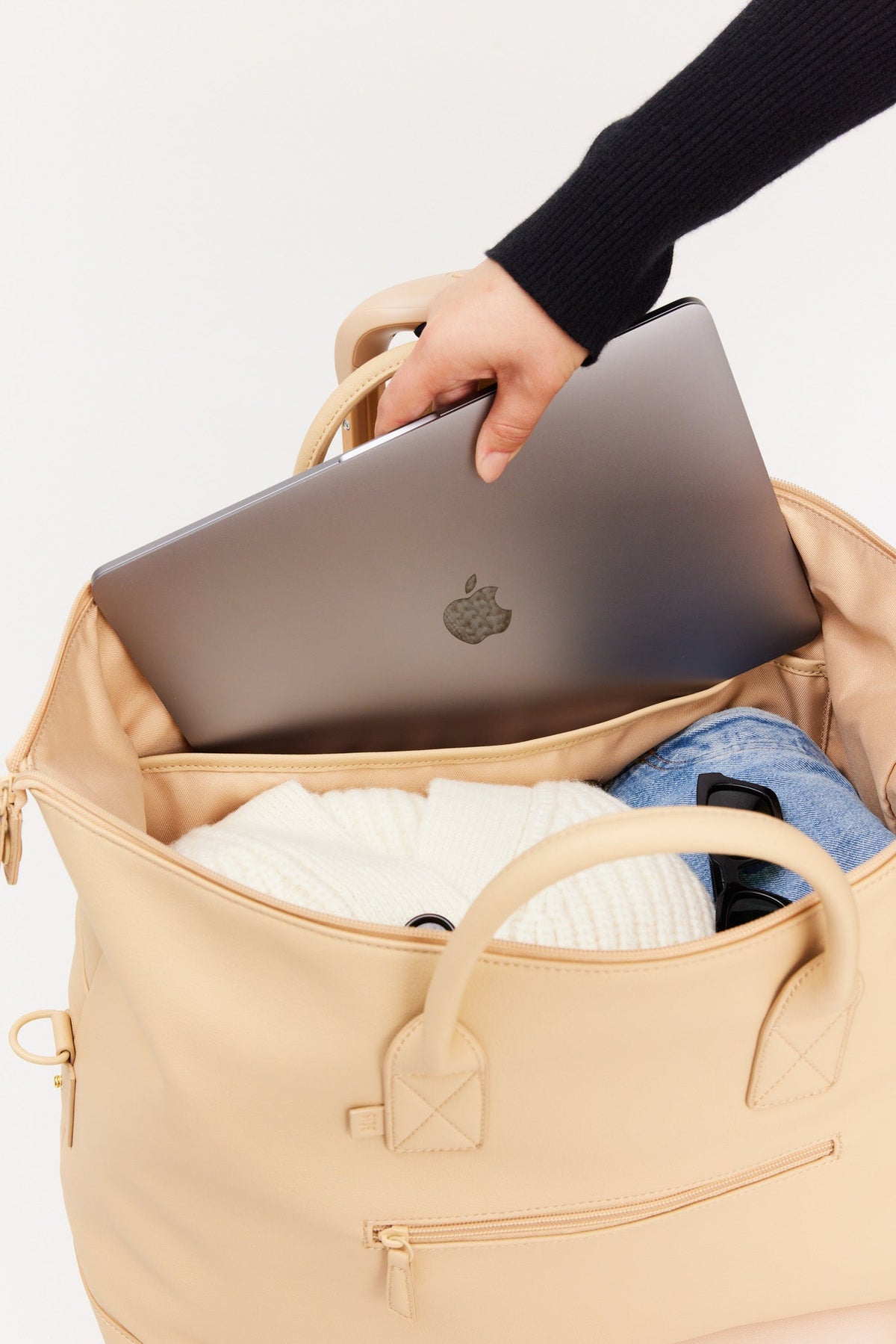 The Premium Duffle in Beige - Image 6