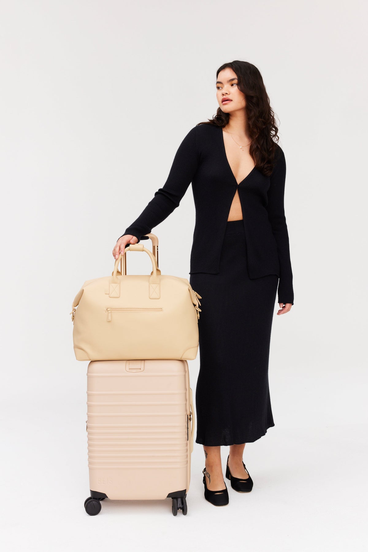 The Premium Duffle in Beige - Image 12