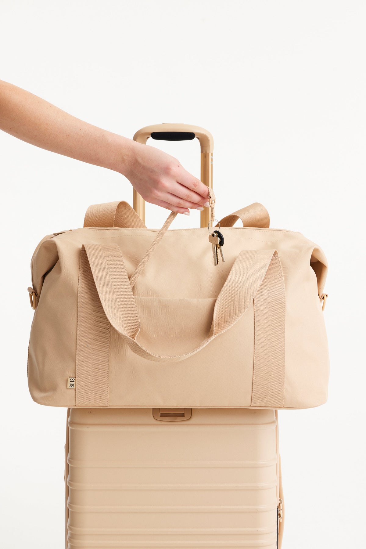 The BÉISics Duffle in Beige - Image 7