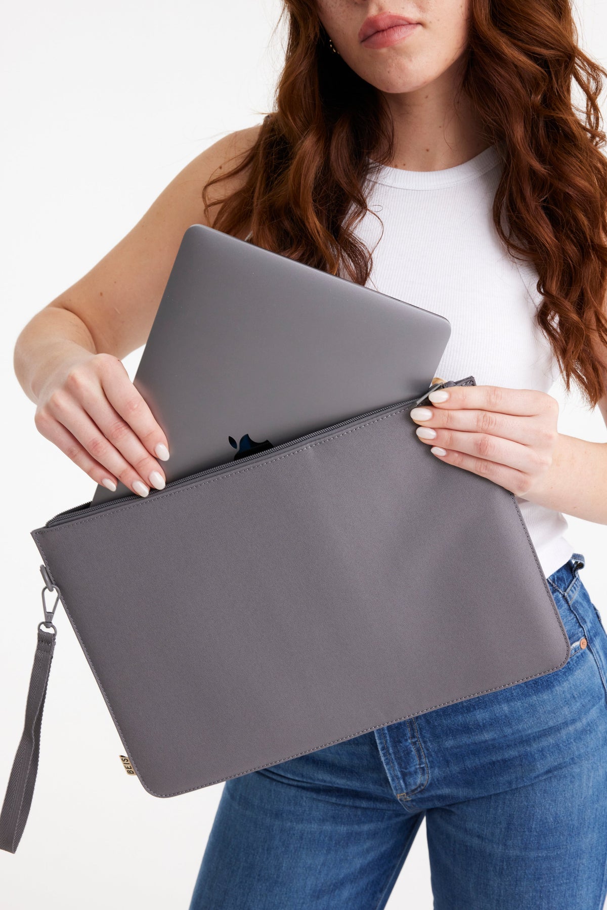 The BÉISics Laptop Pouch in Grey - Image 3