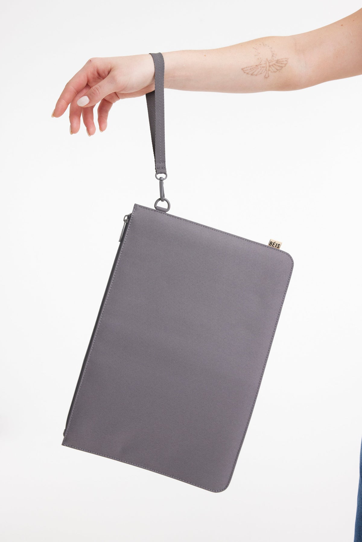 The BÉISics Laptop Pouch in Grey - Image 5