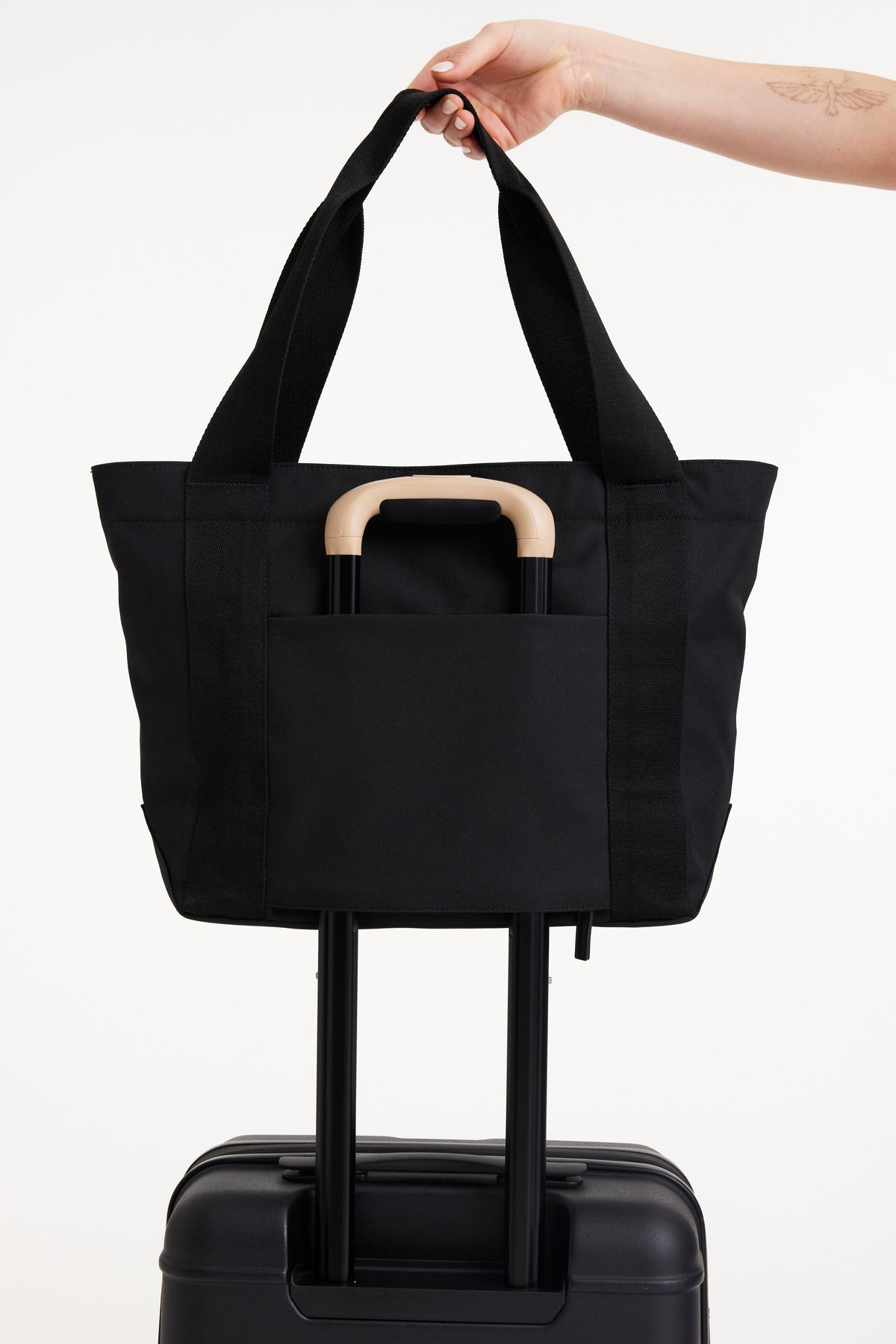 The BÉISics Tote in Black - Image 4