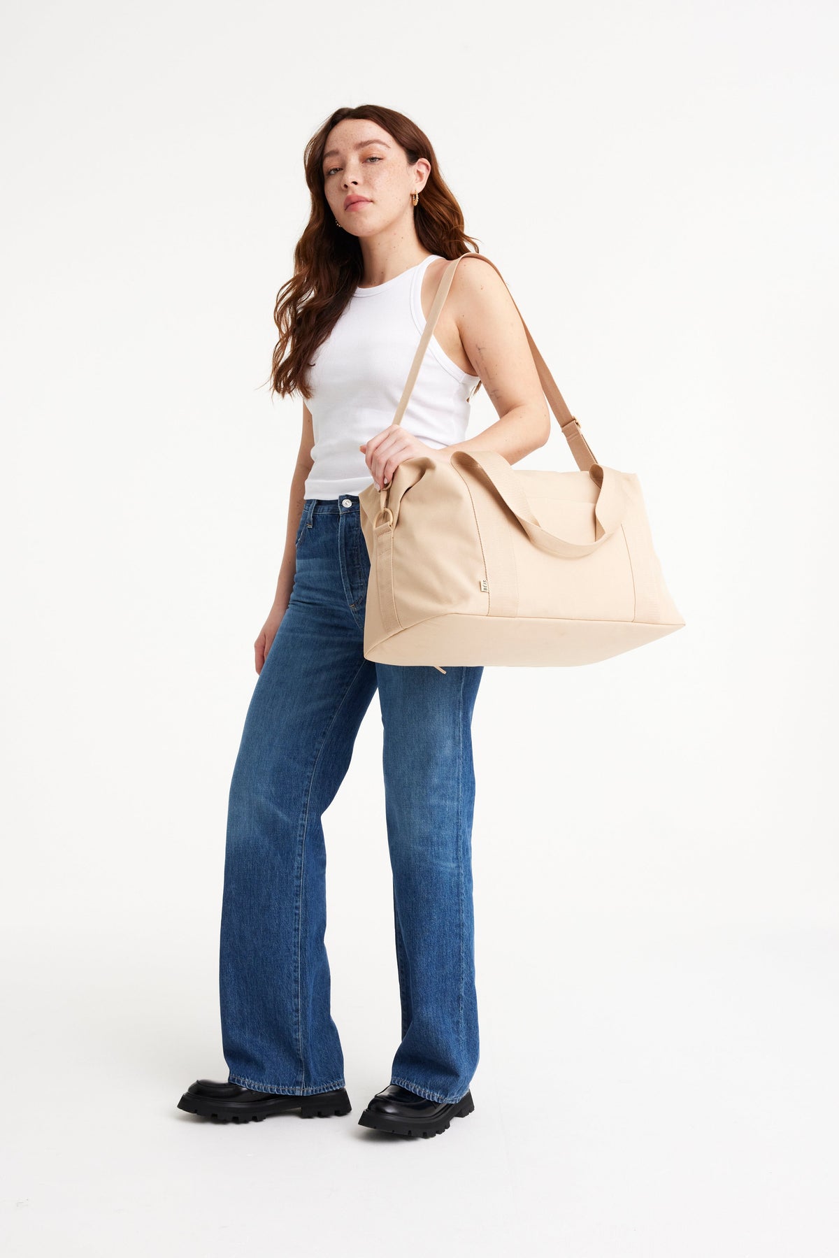 The BÉISics Duffle in Beige - Image 5