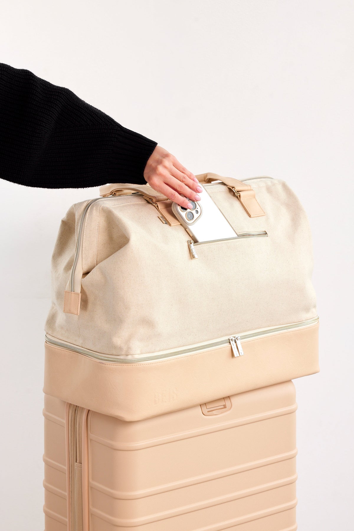 The Weekender in Beige - Image 8