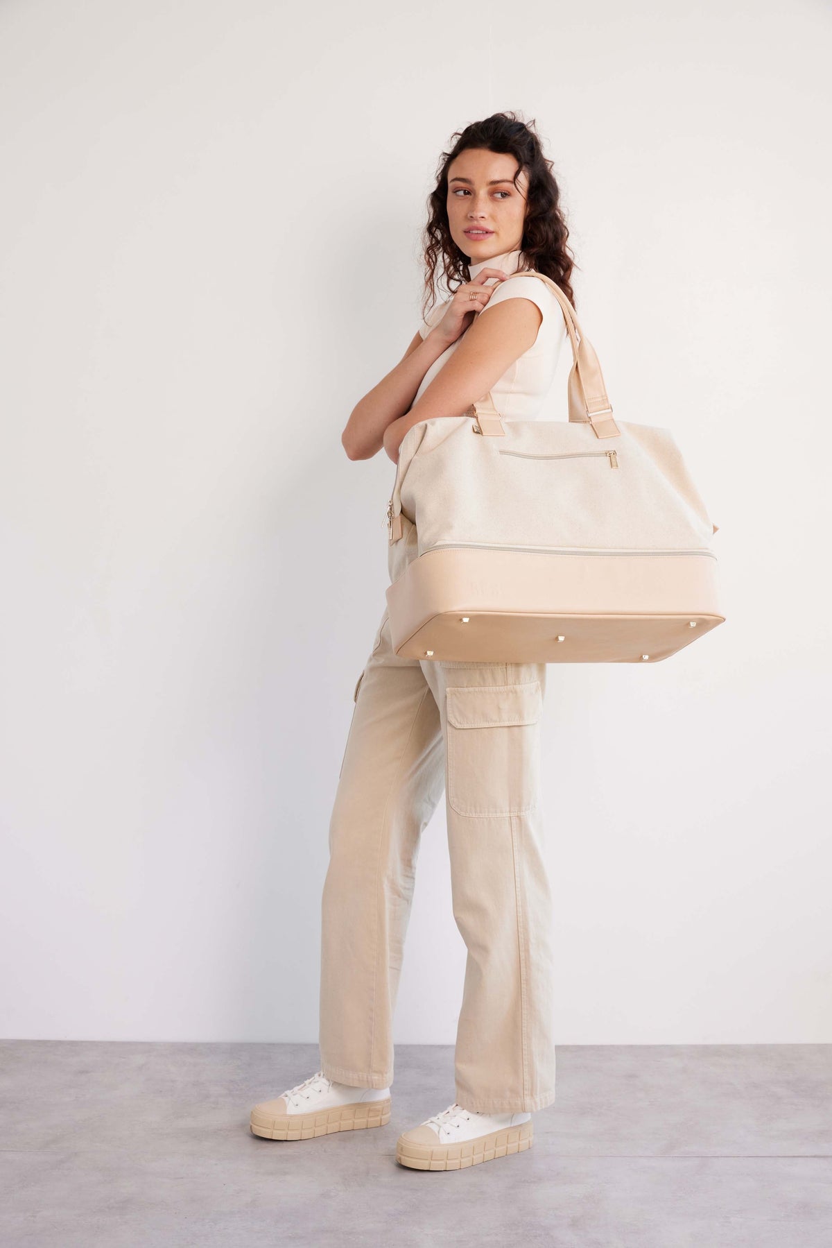 The Weekender in Beige - Image 5