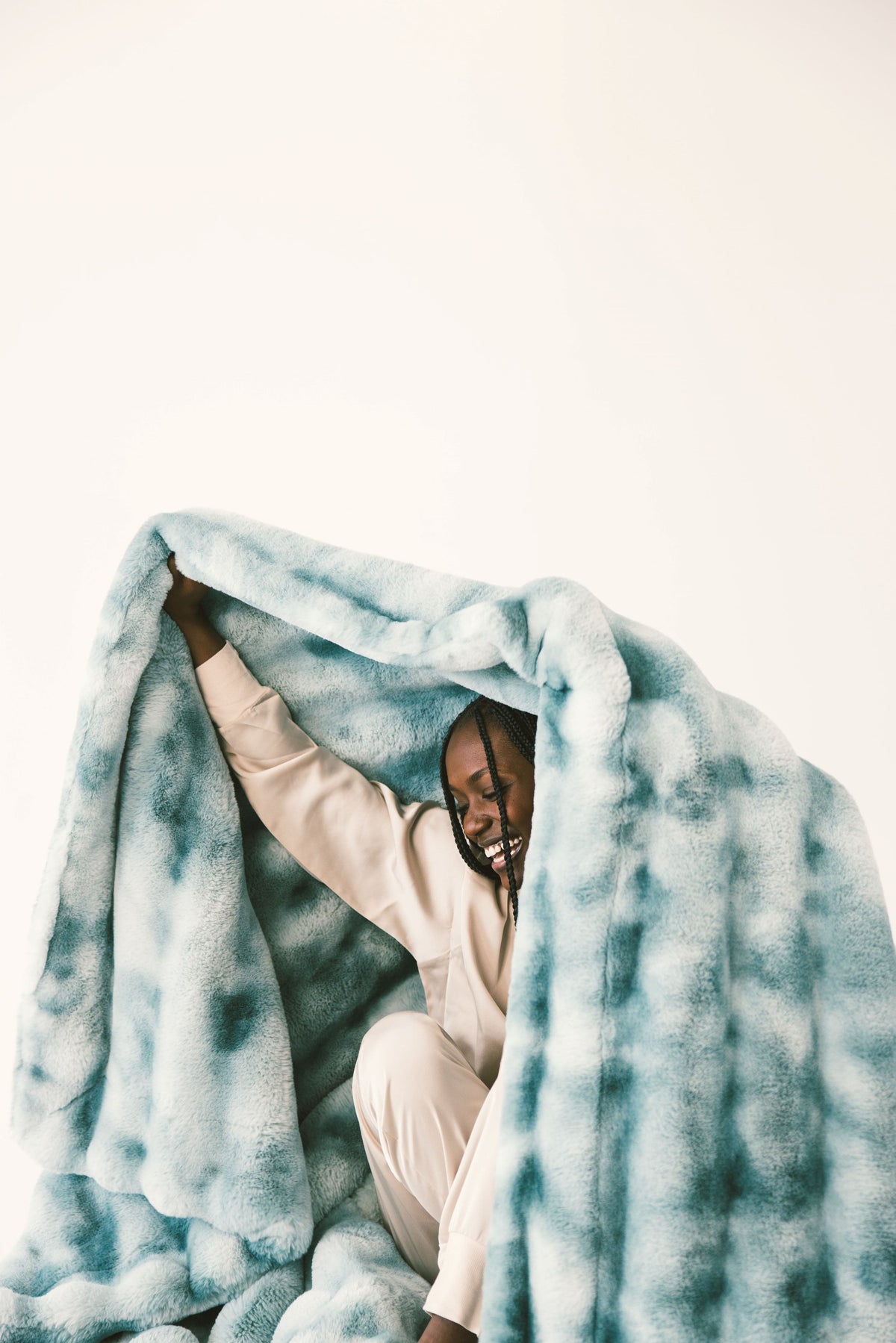 Extreme Ultra Cloud Smoke Blue Blanket - Image 3