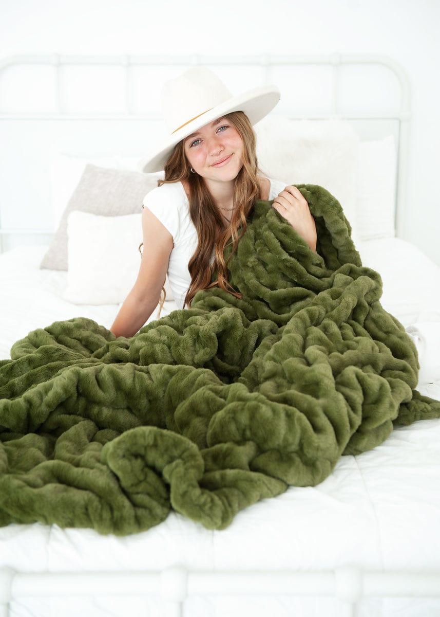 Hugs Camp Green Blanket - Image 4