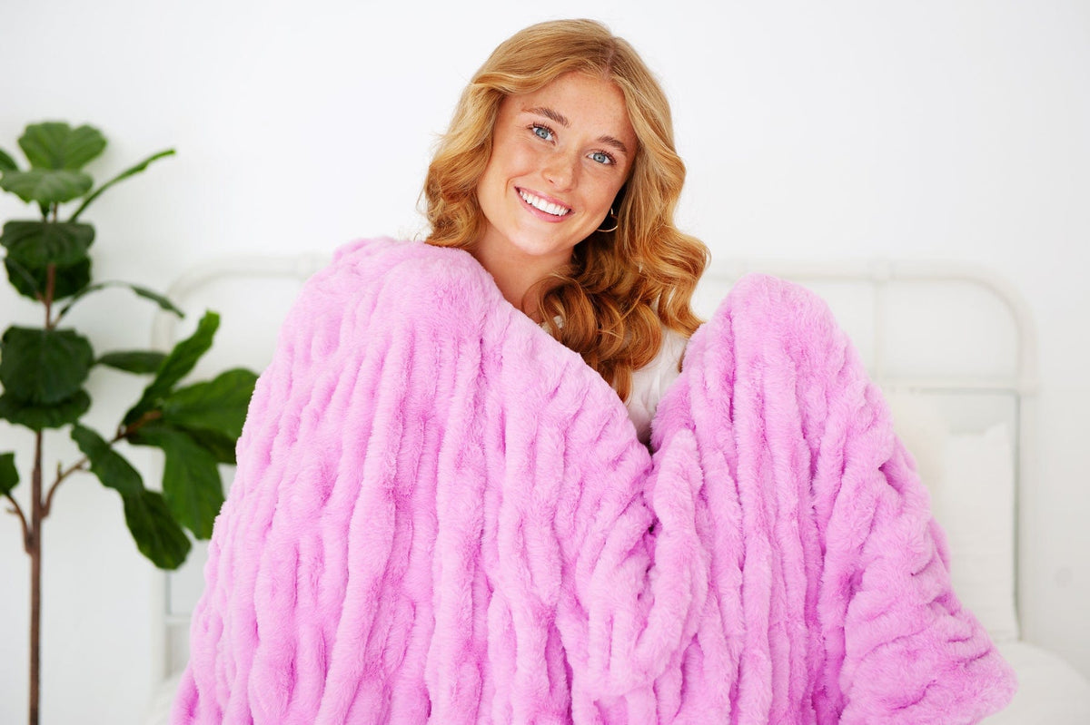Hugs Taffy Pink Blanket - Image 4