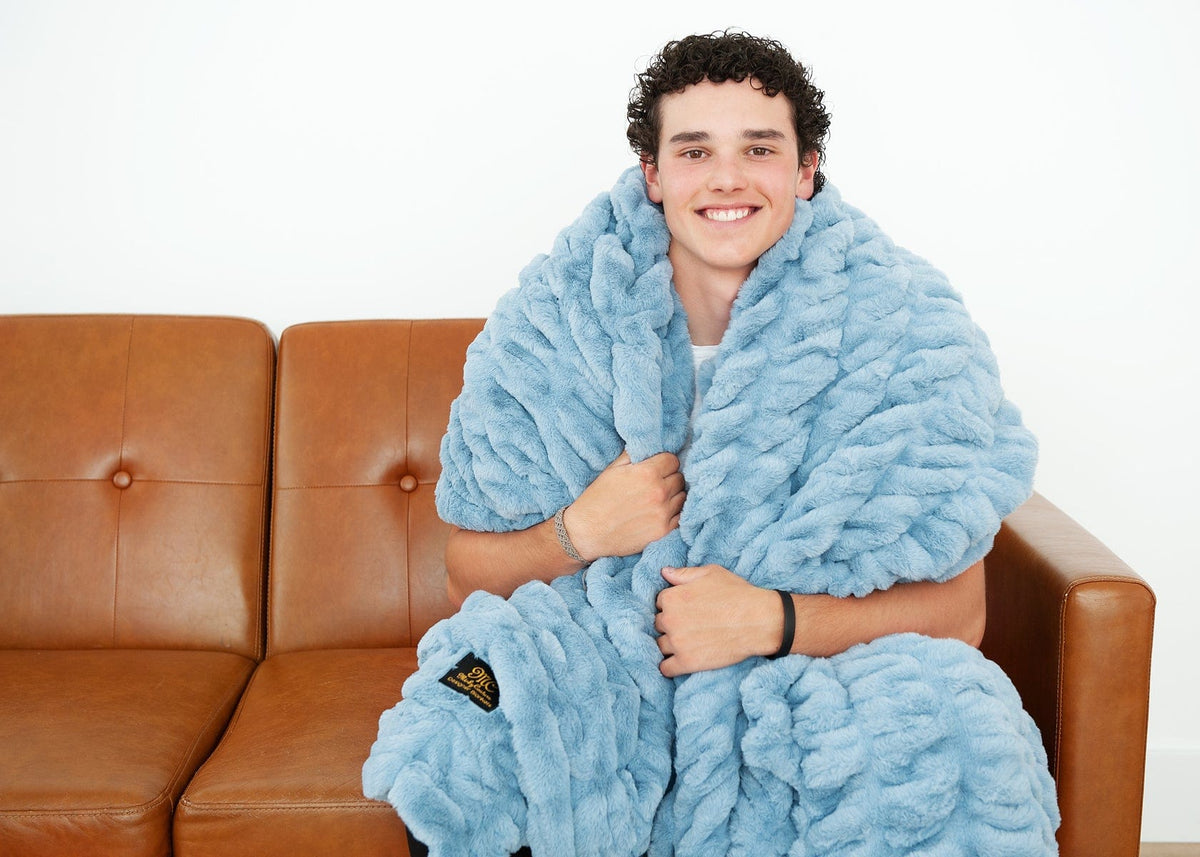 Hugs Alaskan Blue Blanket - Image 5