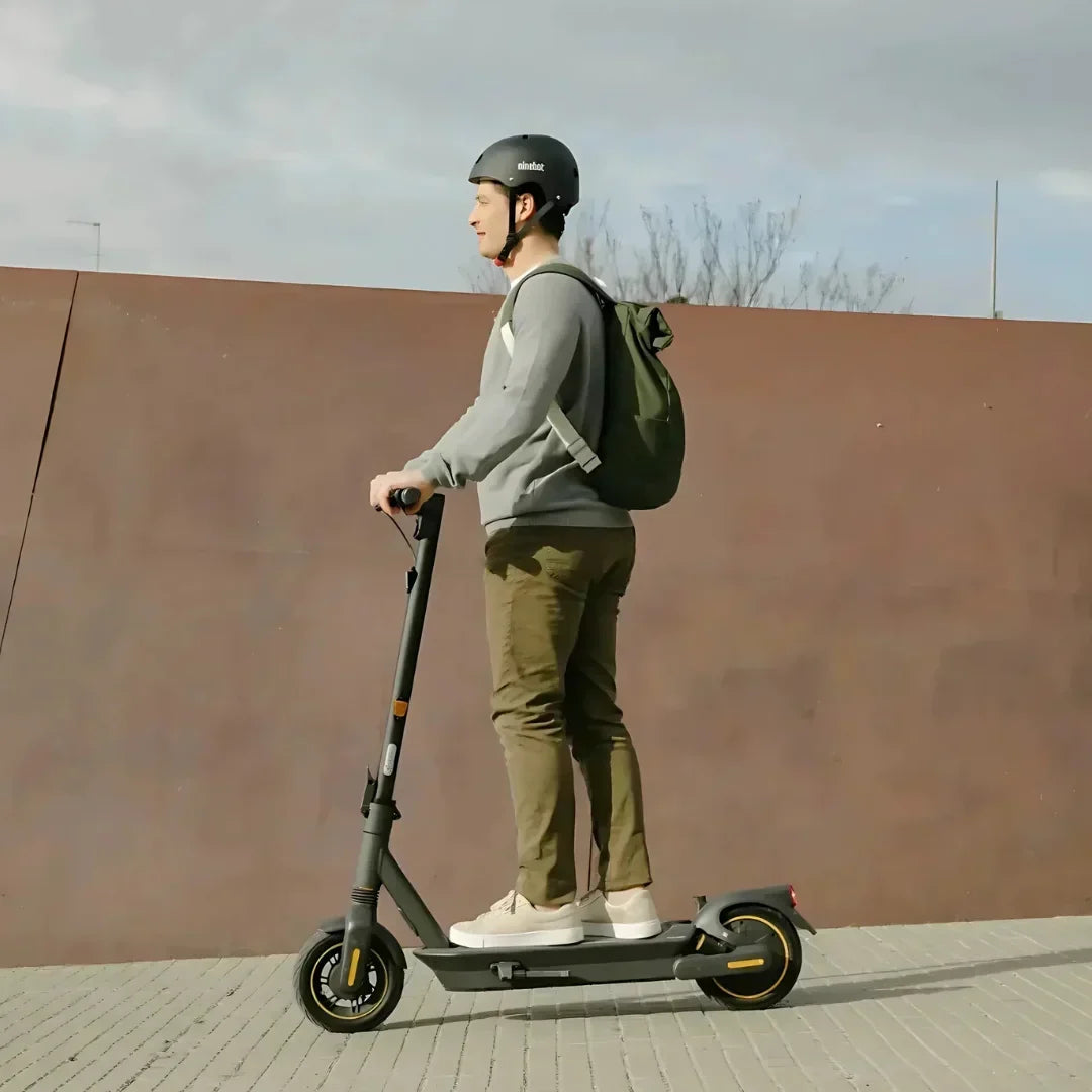 Segway - Max G2 Electric Kick Scooter Foldable w/ 43 Mile Range and 22 MPH Max Speed - Black - AA.05.15.01.0002 - Image 2