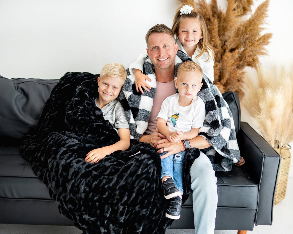 Hugs Black Blanket - Image 3