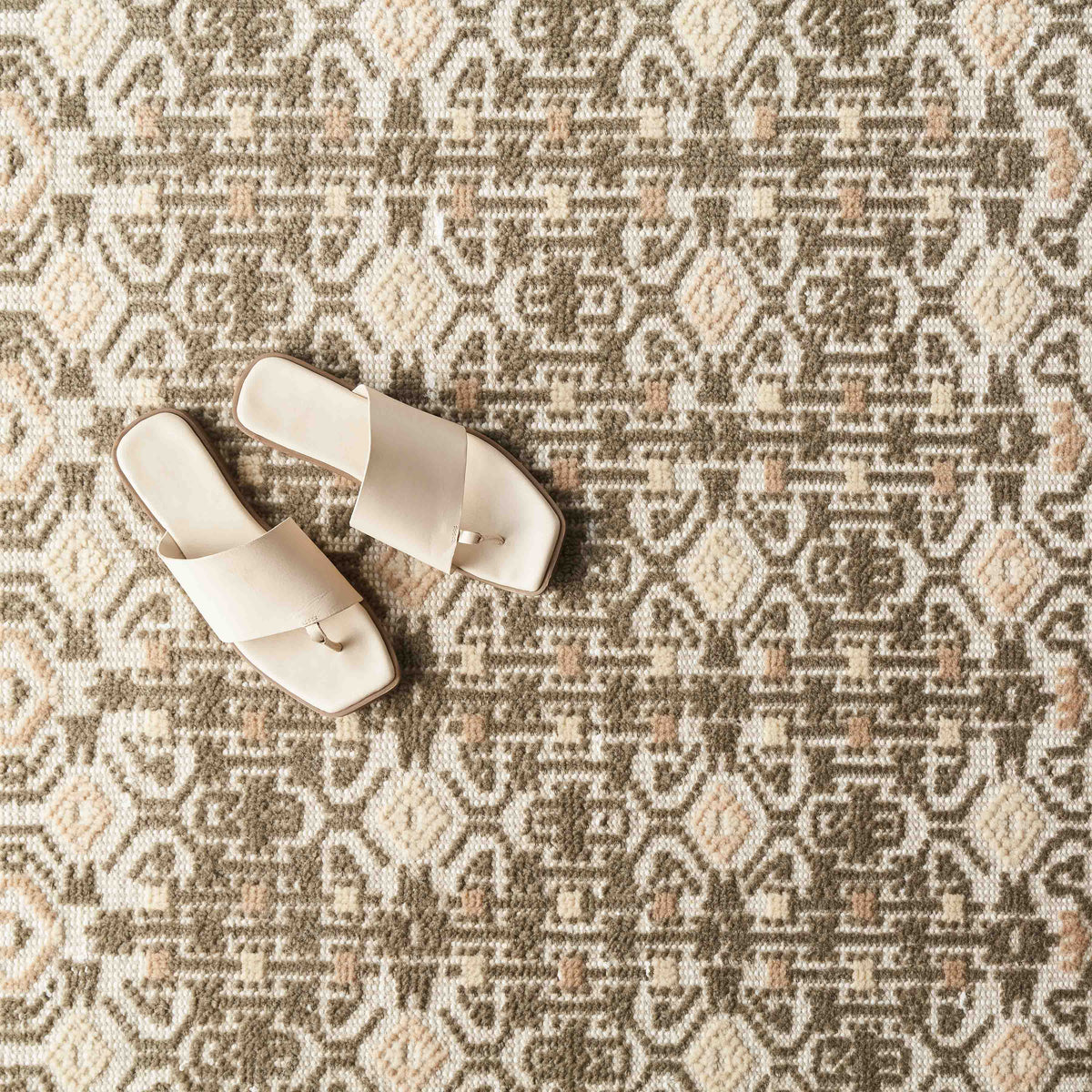 Hanita Hand-Knotted Area Rug - Image 4