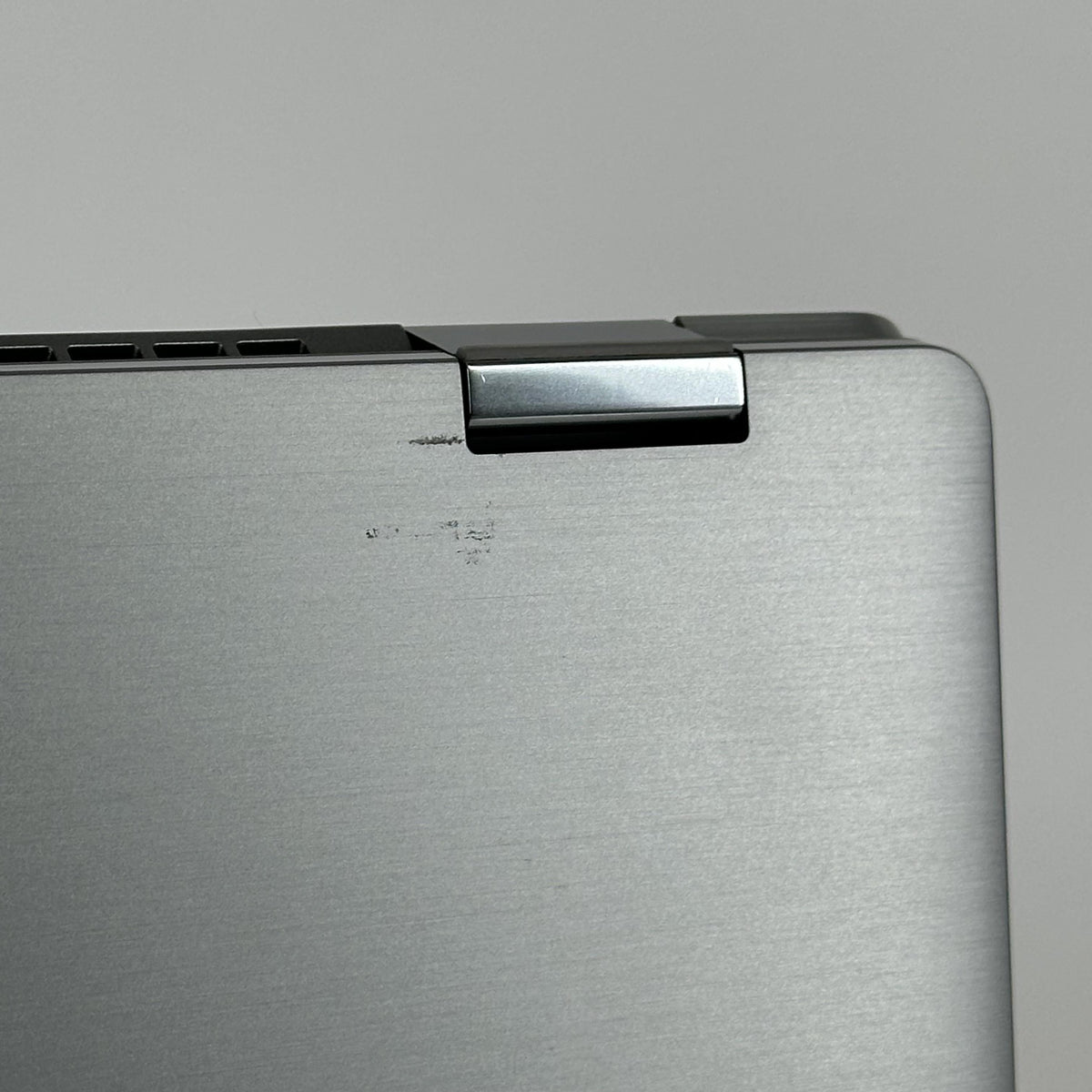 Dell Latitude 9420 (2-in-1) 14 Gray 3.0 GHz Intel Core i7 11th Gen. 32GB RAM 1TB Solid State Drive - Image 7