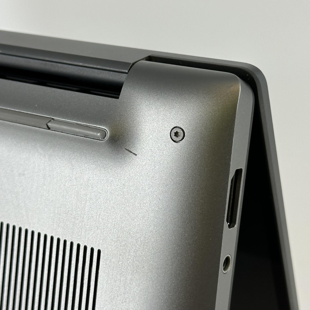 Dell Precision 5690 16 Gray 3.8 GHz Intel Core Ultra 7 32GB RAM 1TB Solid State Drive NVIDIA RTX 3500 Ada 12 GB - Image 9