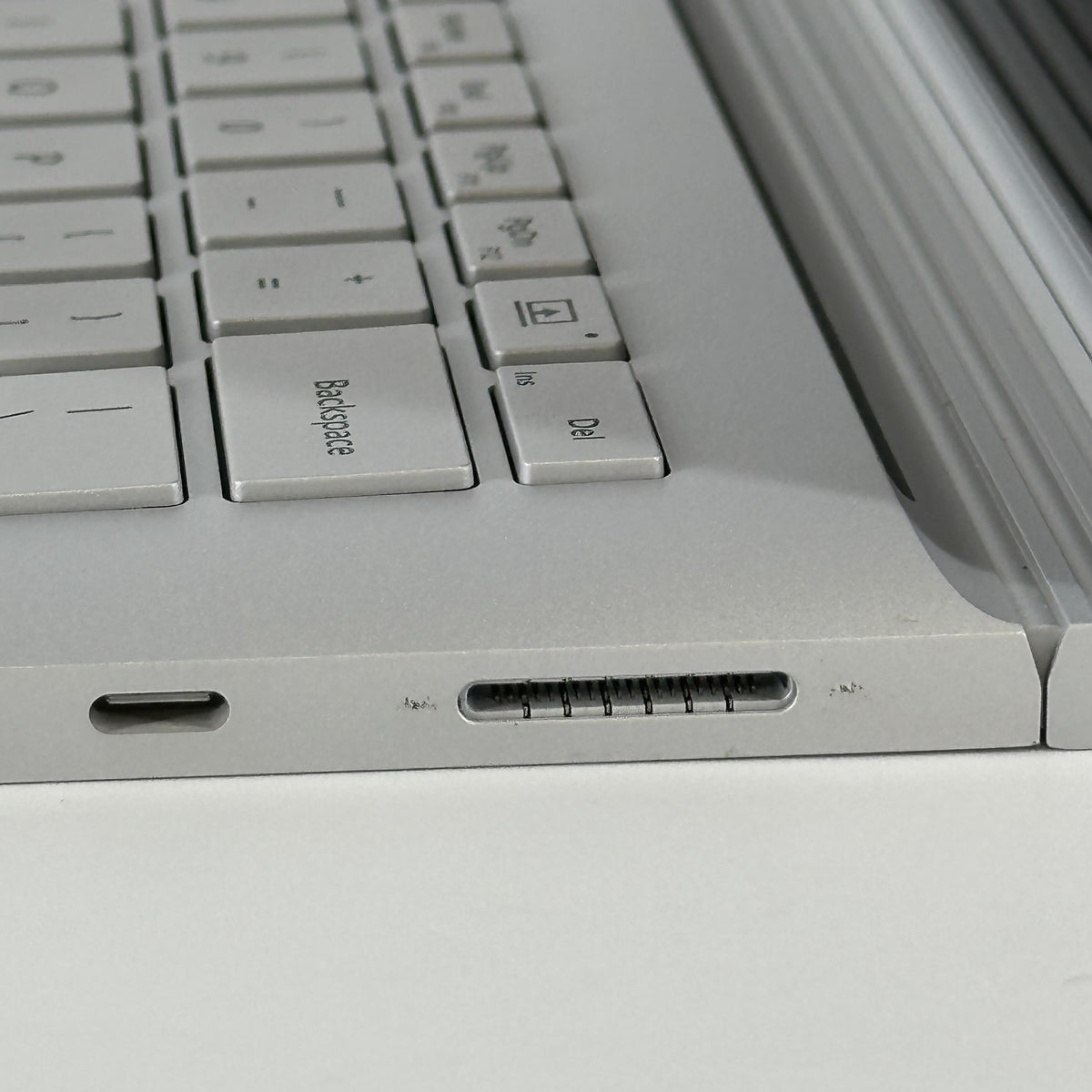 Microsoft Surface Book 3 13.5 Silver 1.3 GHz Intel Core i7 10th Gen. 16GB RAM 256GB Solid State Drive - Image 12