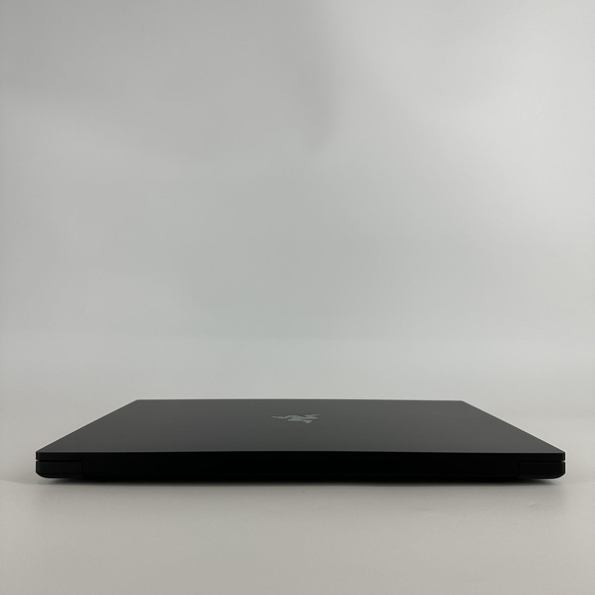 Razer Blade 18 2024 Black 2.2 GHz Intel Core i9 14th Gen. 32GB RAM 2TB Solid State Drive NVIDIA GeForce RTX 4090 16 - Image 8