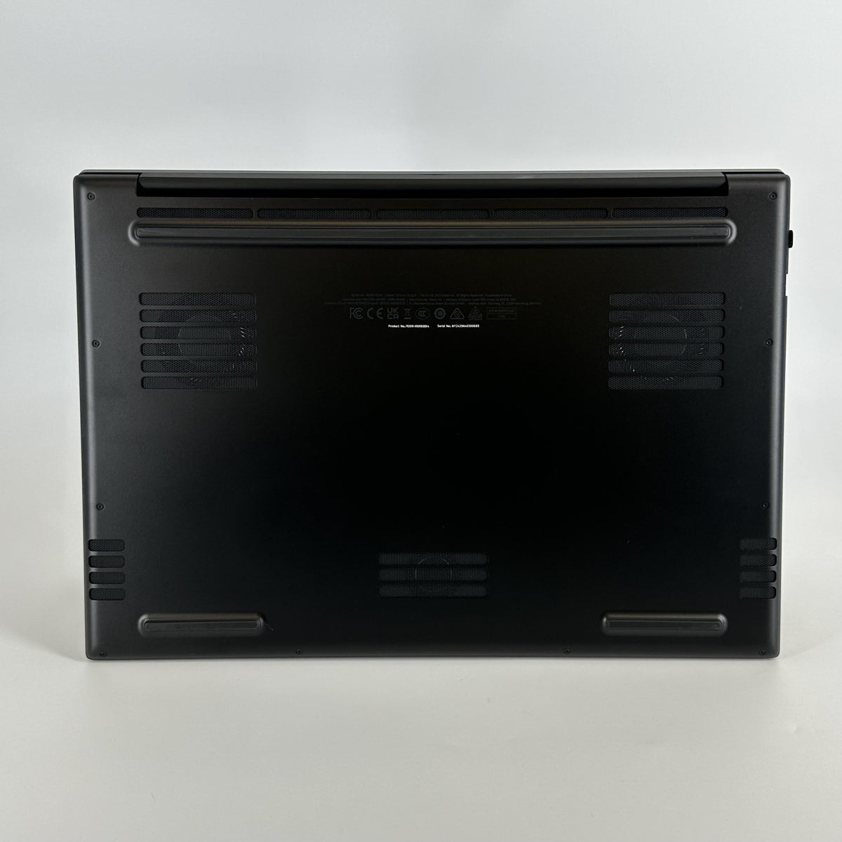 Razer Blade 18 2024 Black 2.2 GHz Intel Core i9 14th Gen. 32GB RAM 2TB Solid State Drive NVIDIA GeForce RTX 4090 16 - Image 6