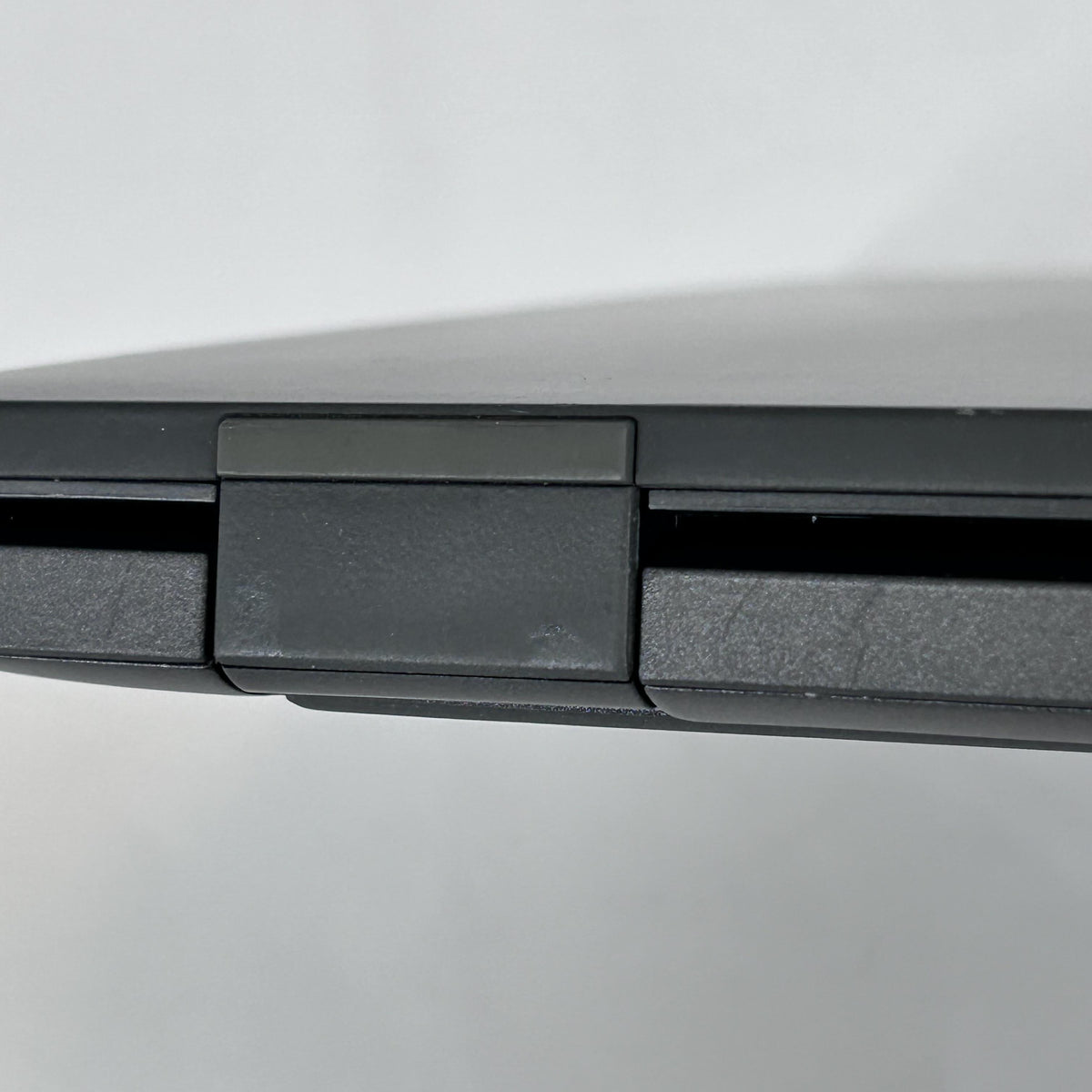 Dell Latitude 7430 14 Gray 1.7 GHz Intel Core i7 12th Gen. 16GB RAM 512GB Solid State Drive - Image 13